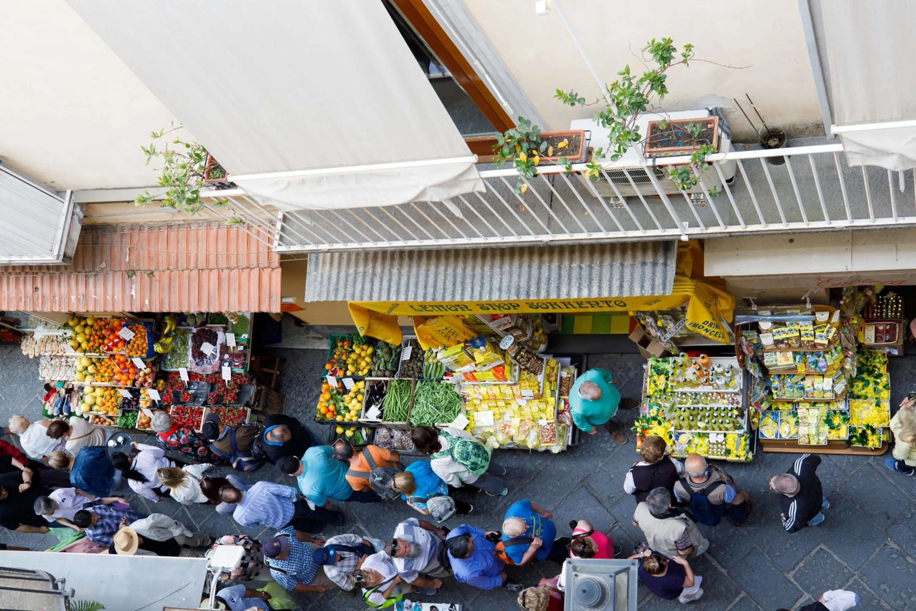 On-site shops in Hotel Del Corso
