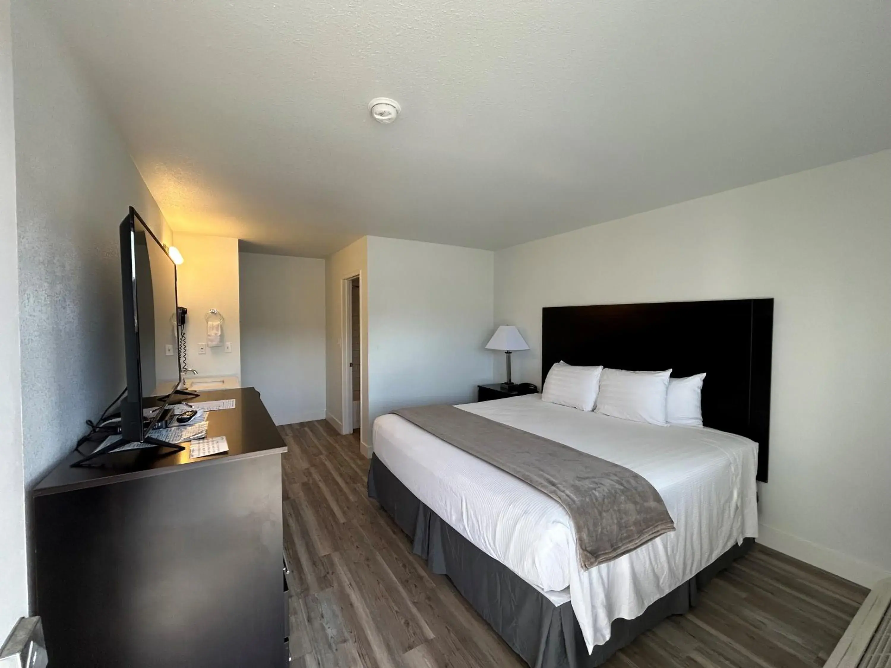 Standard King Room in HWY 50 Inn Standard King Room in HWY 50 Inn