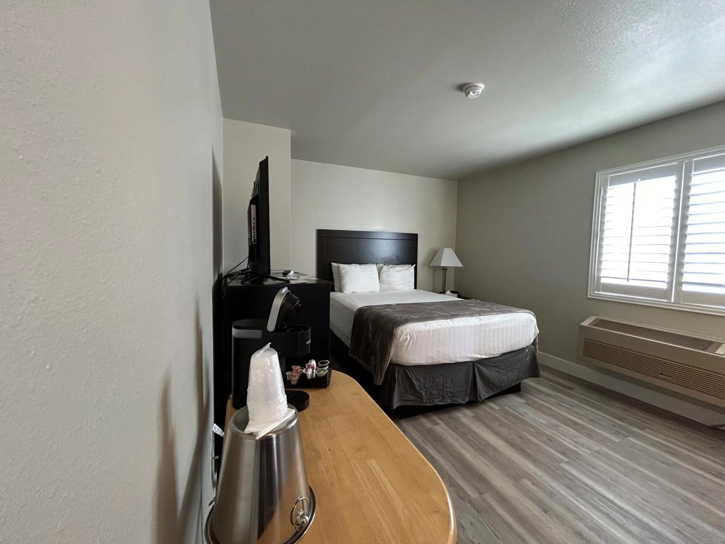 Standard Queen Room in HWY 50 Inn