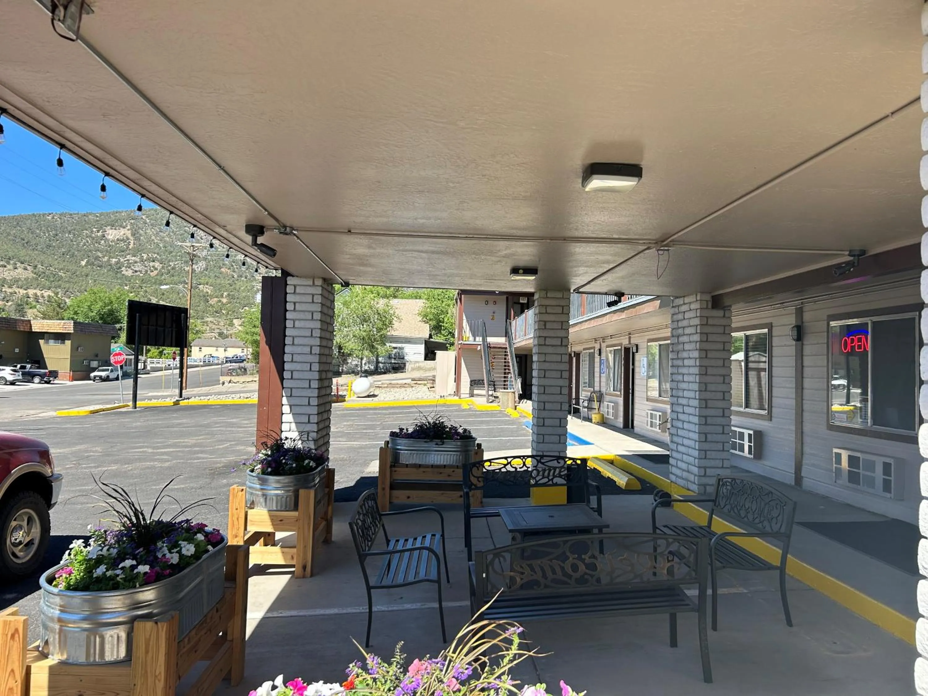 HWY 50 Inn