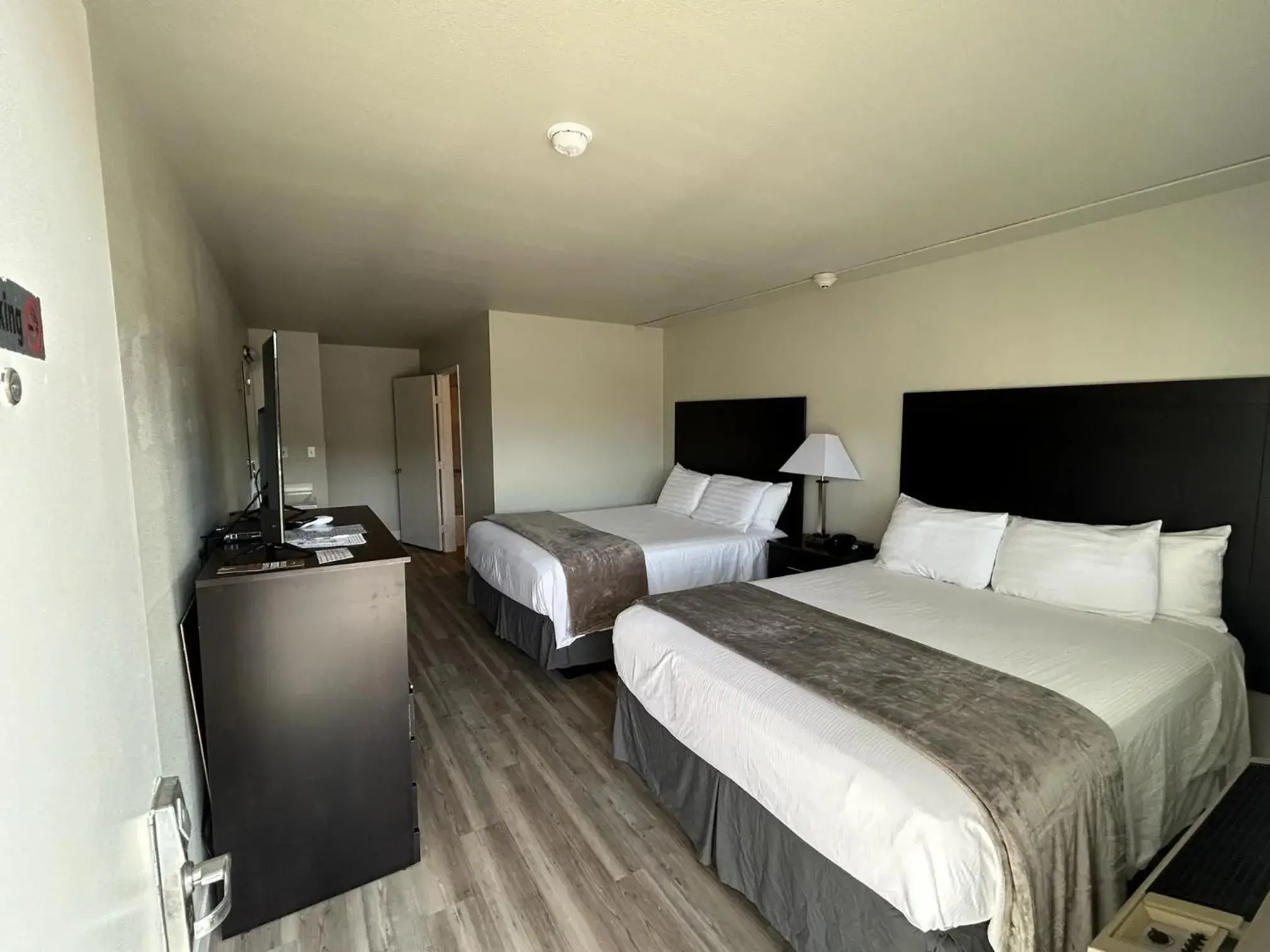 Standard Queen Room with Two Queen Beds in HWY 50 Inn Standard Queen Room with Two Queen Beds in HWY 50 Inn