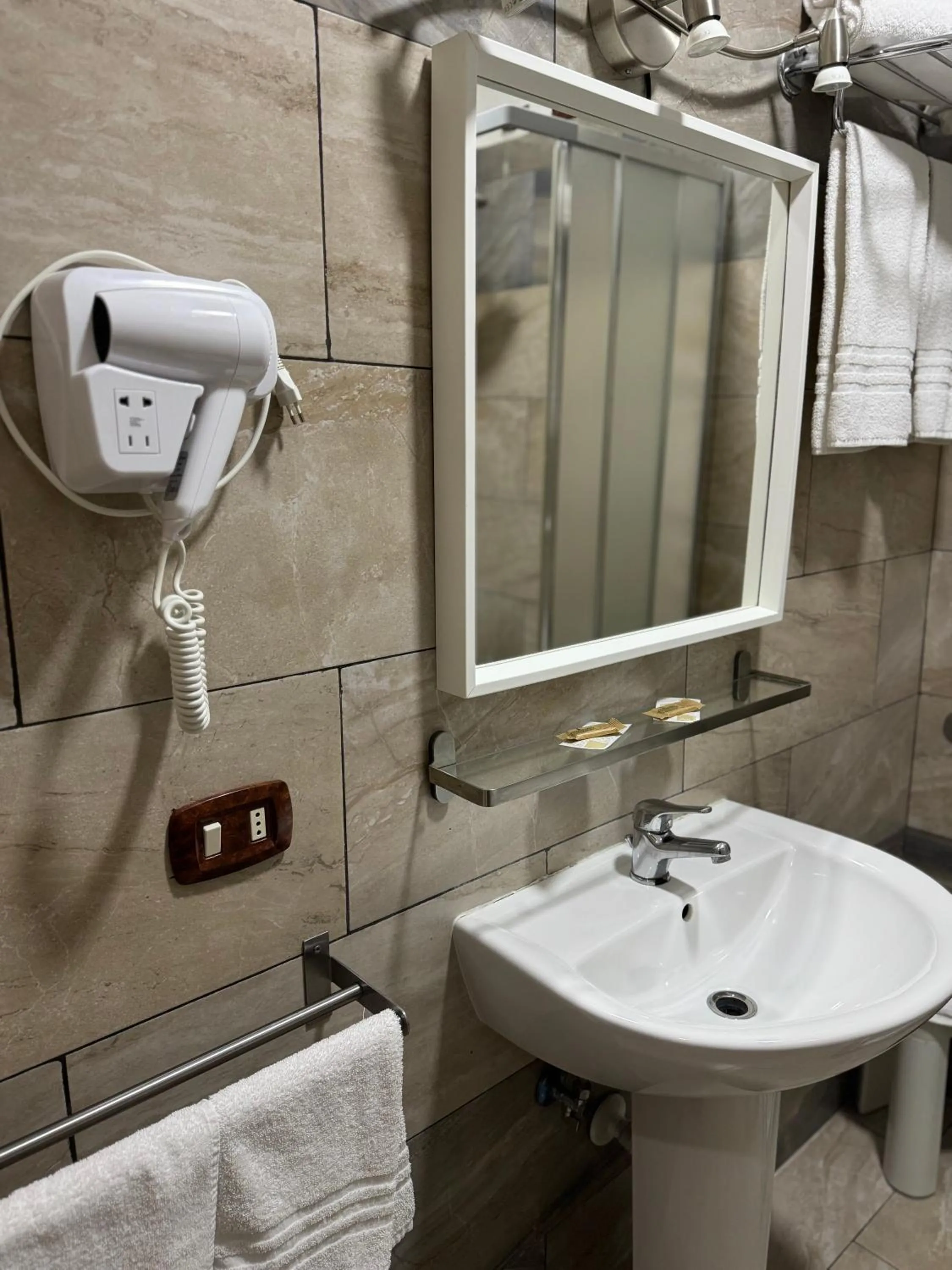 Bathroom in Hotel Federico II