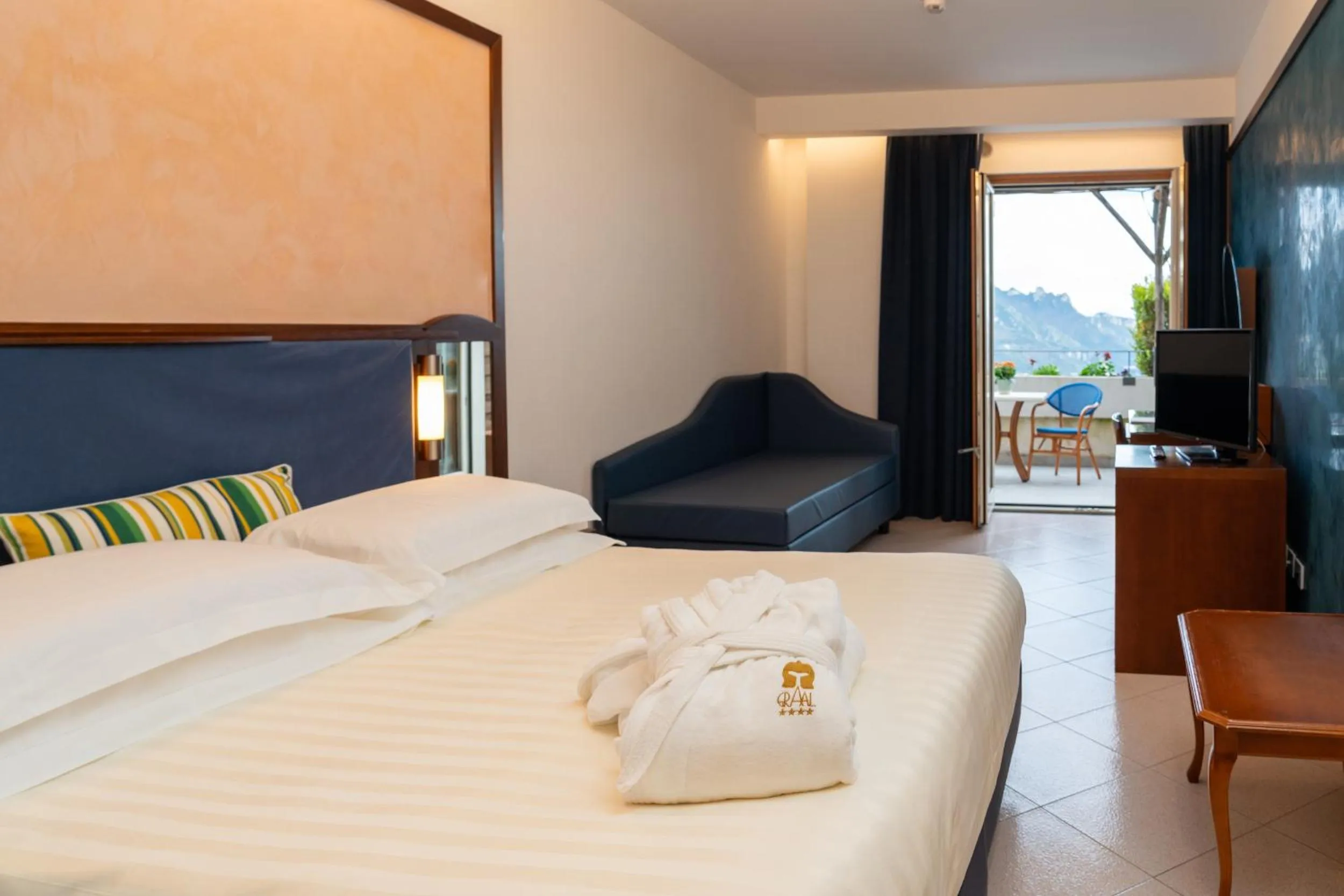 Photo of the whole room, Bed in Hotel Graal