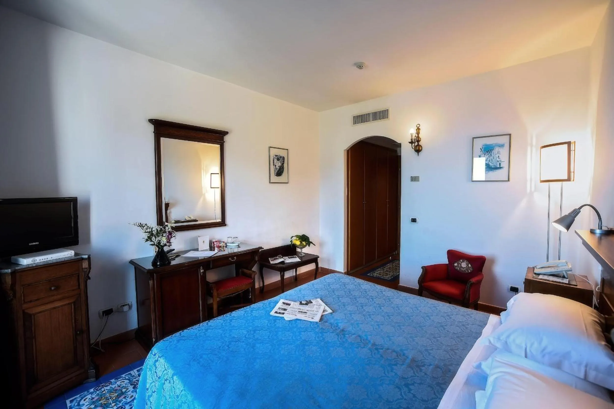 Photo of the whole room, Bed in Hotel Graal