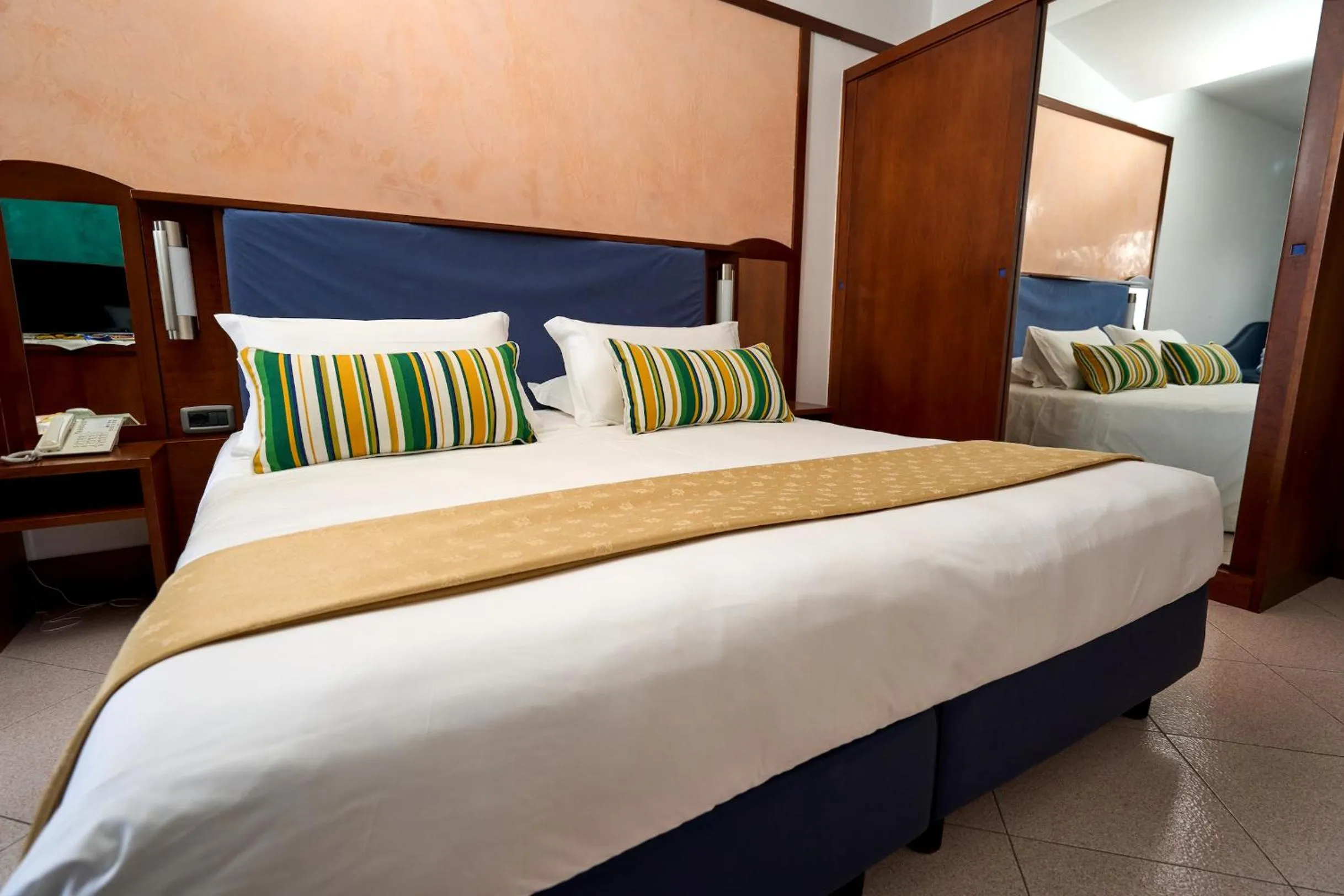 Bedroom, Bed in Hotel Graal