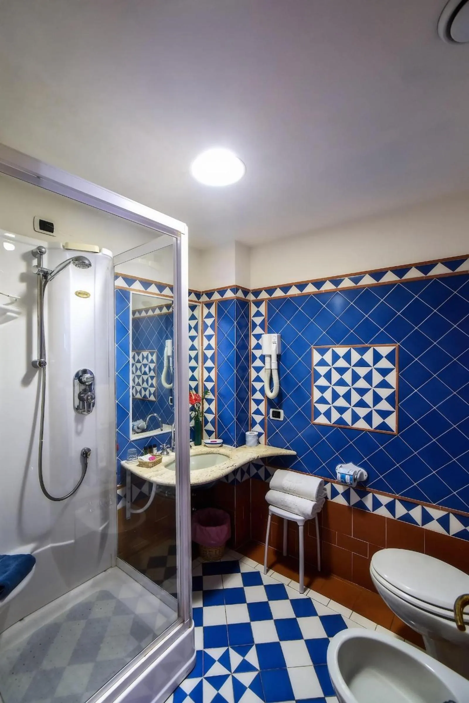 Shower in Hotel Graal