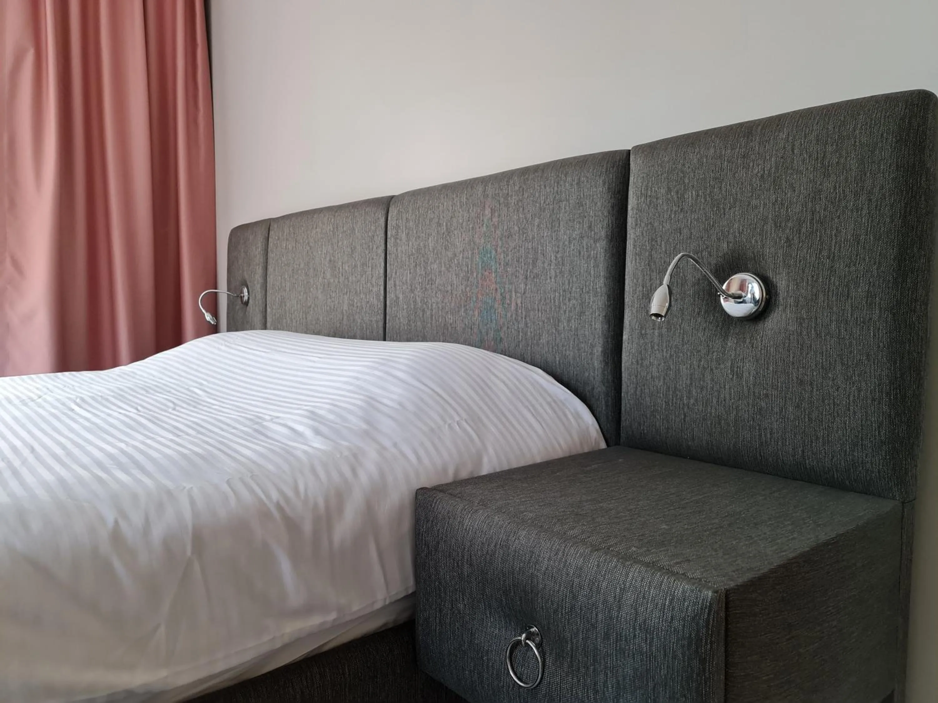 Smart Airport Hostel