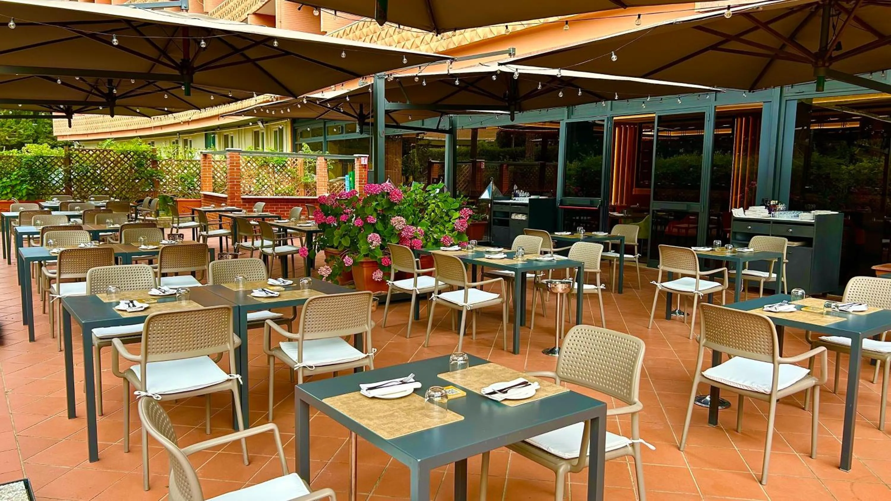 Restaurant/places to eat in Crowne Plaza Rome St. Peter's by IHG