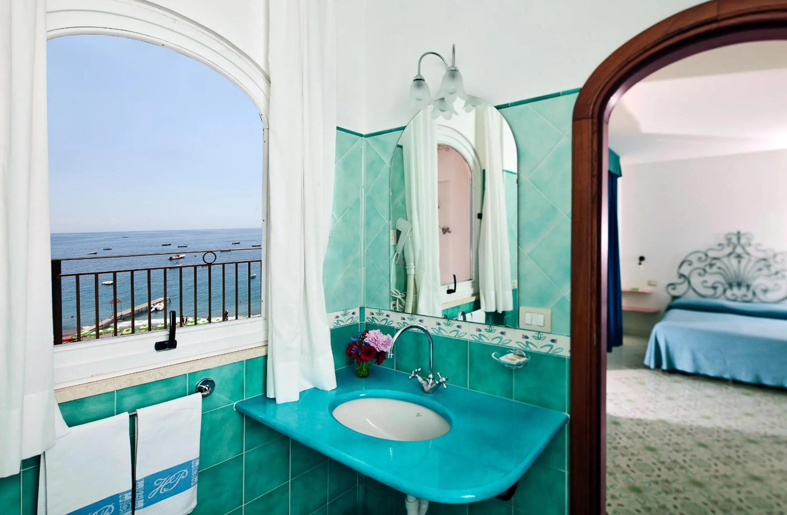 Bathroom, Bed in Hotel Pupetto