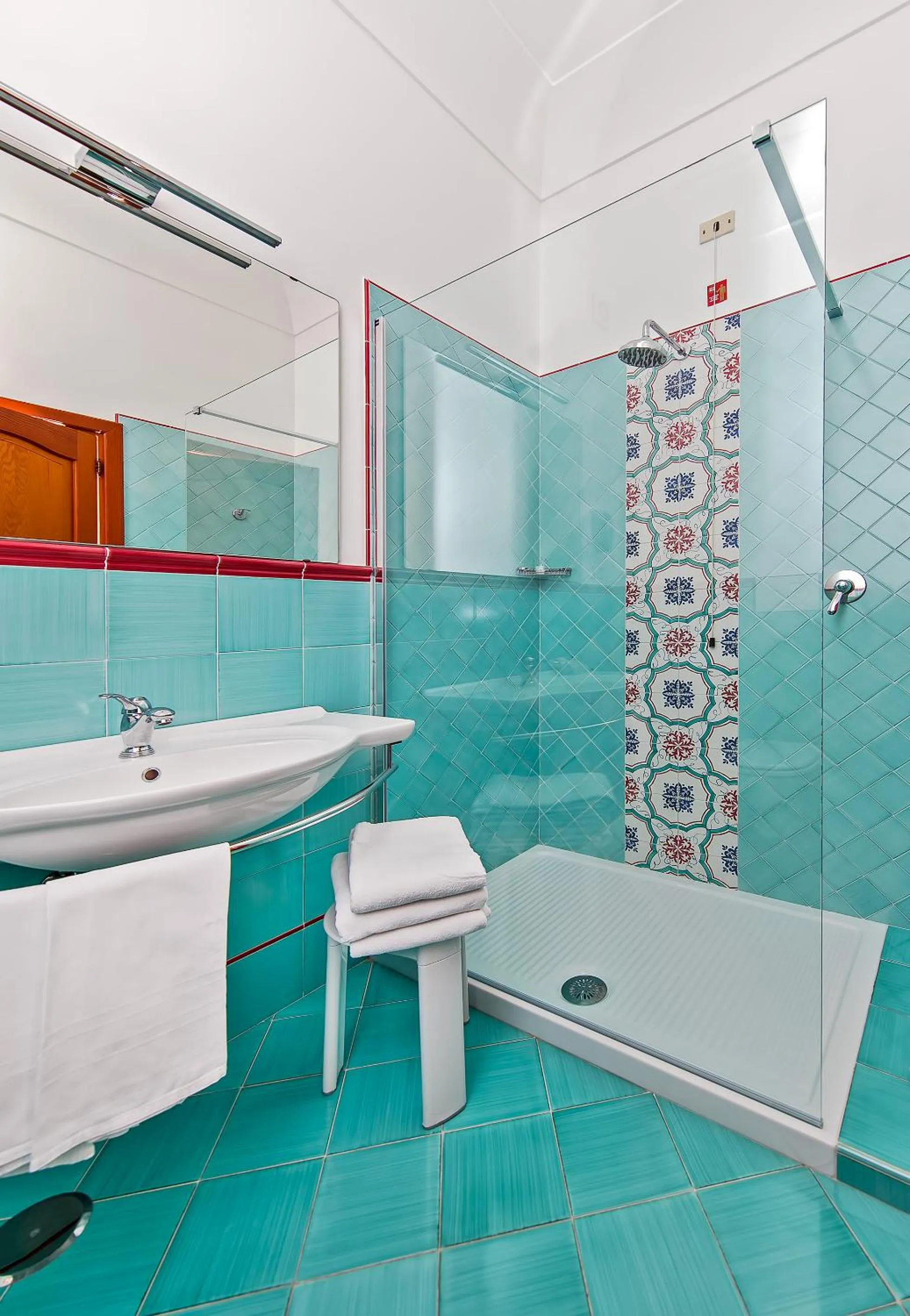 Shower in Hotel Pupetto