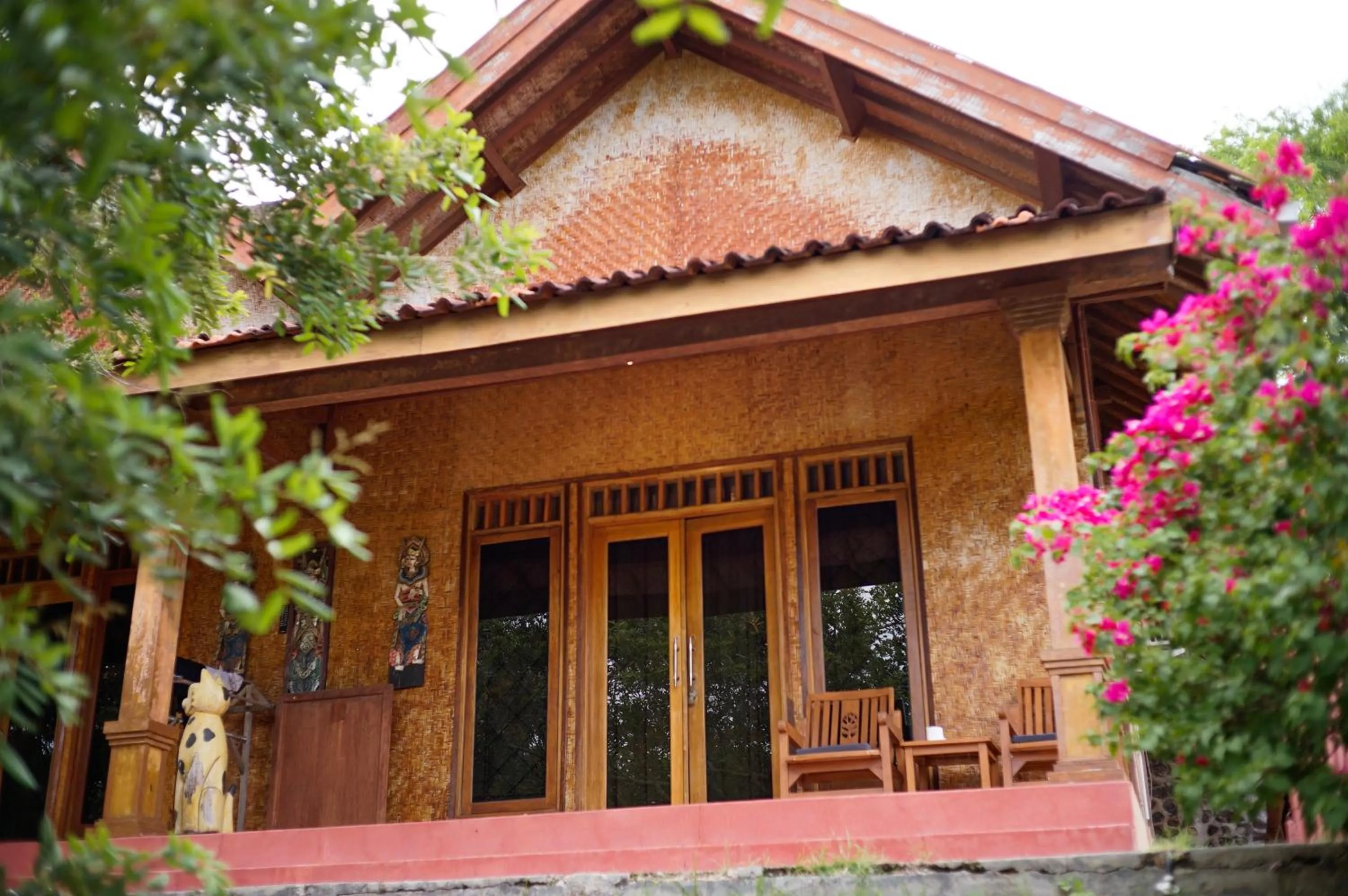 Yut's Inn Flower Paradise Gili Gede
