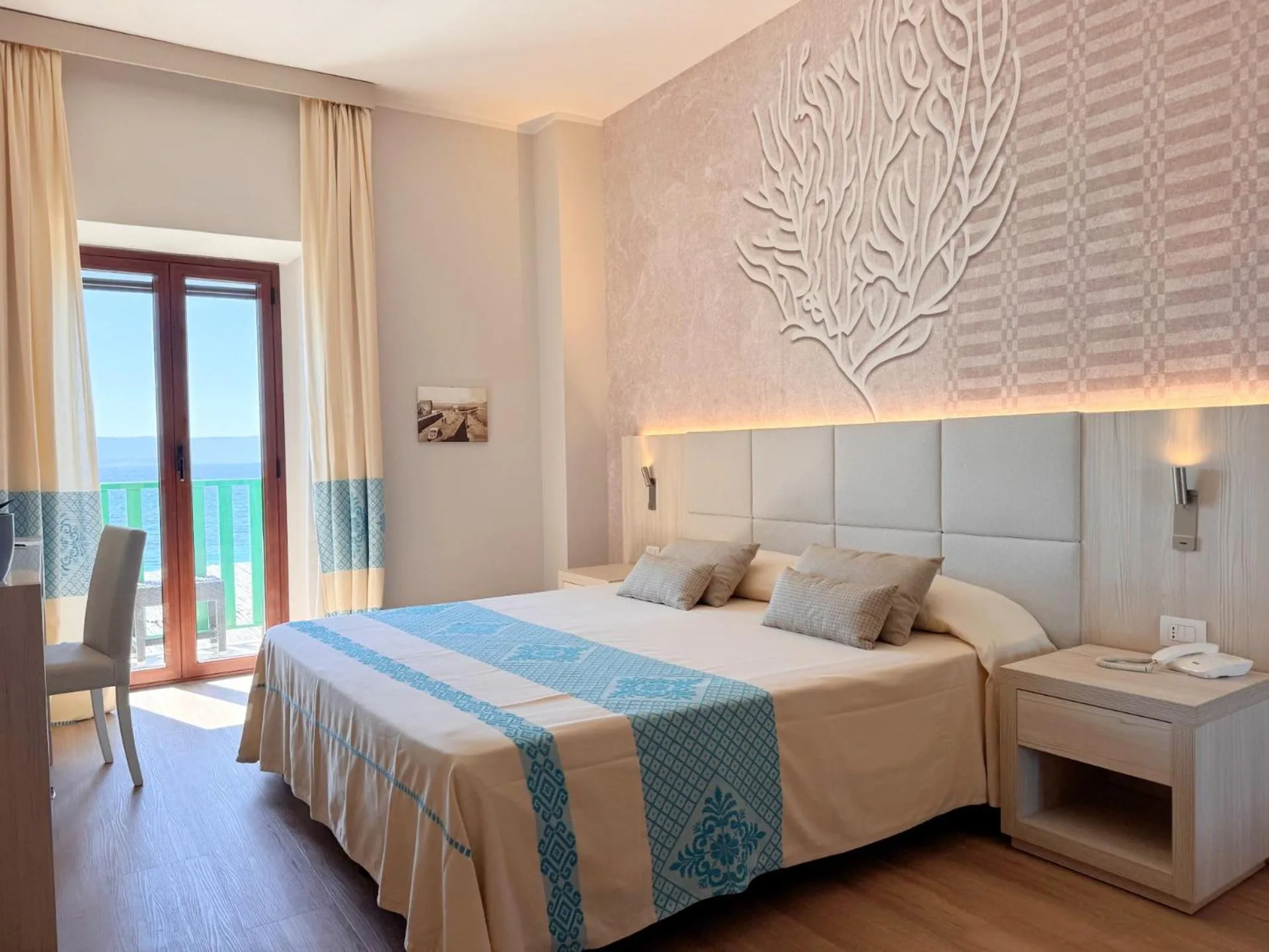 Bedroom, Bed in Hotel Dei Pini