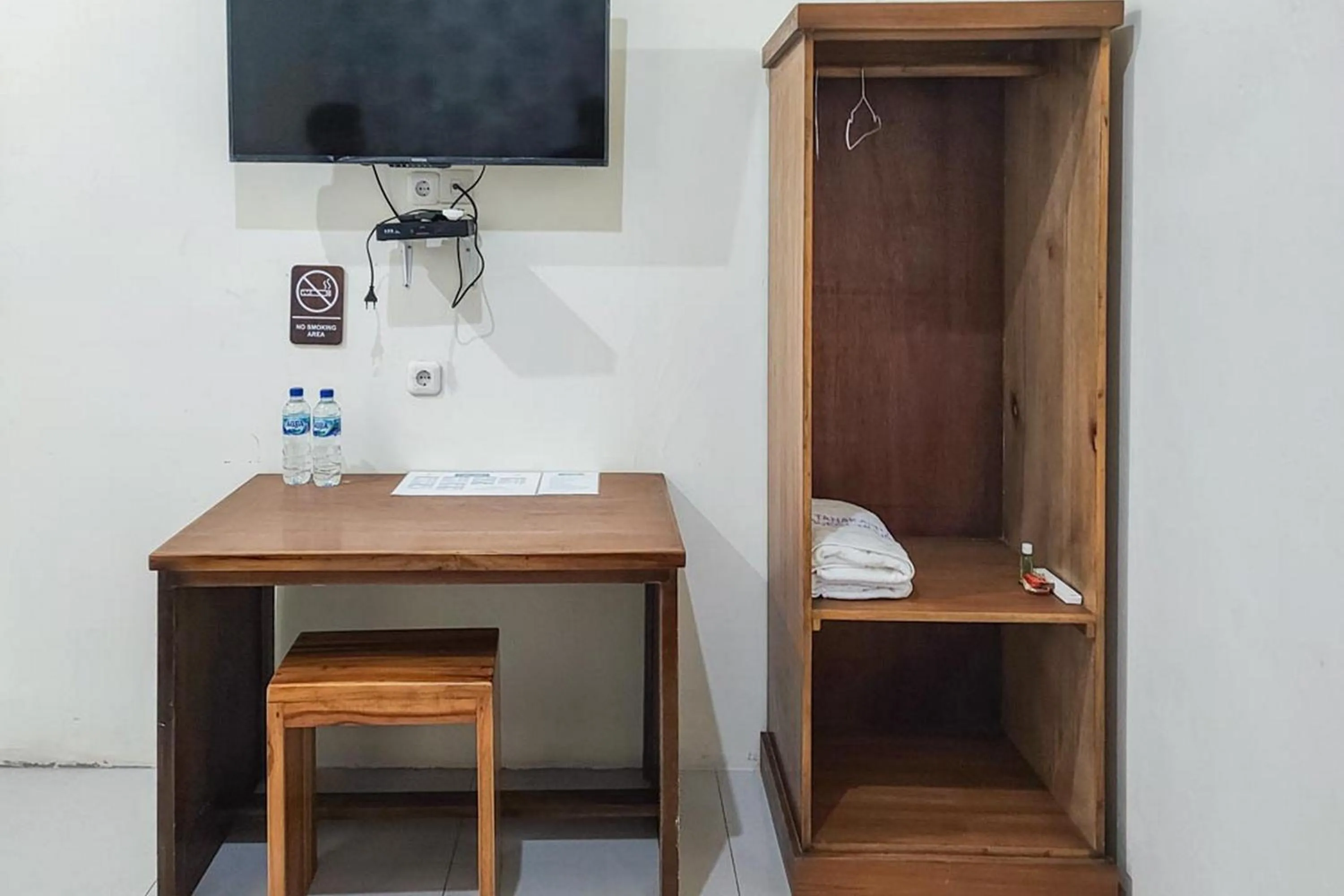 Property building in RedDoorz at Tanakatto Homestay Waikabubak