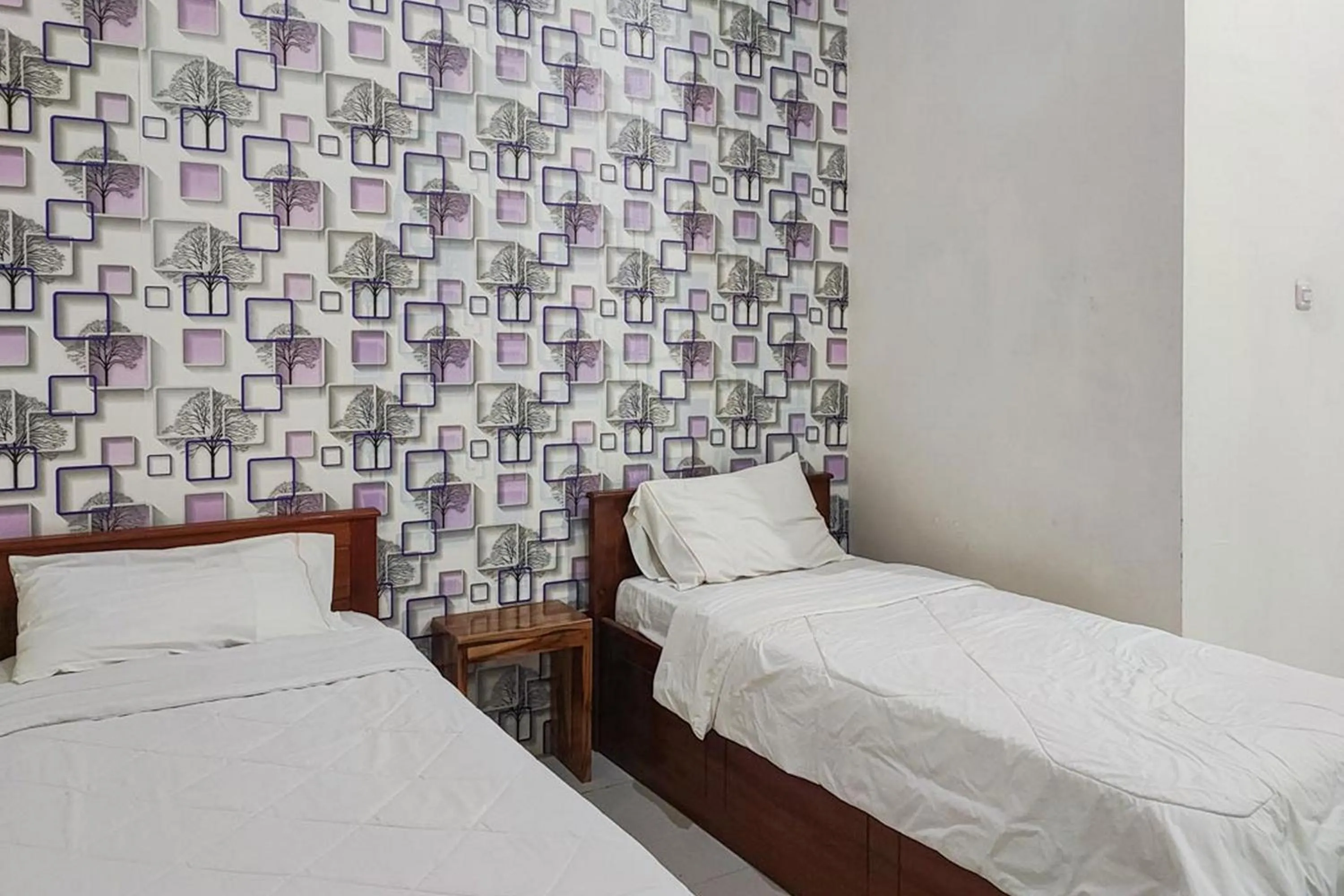 Bedroom in RedDoorz at Tanakatto Homestay Waikabubak