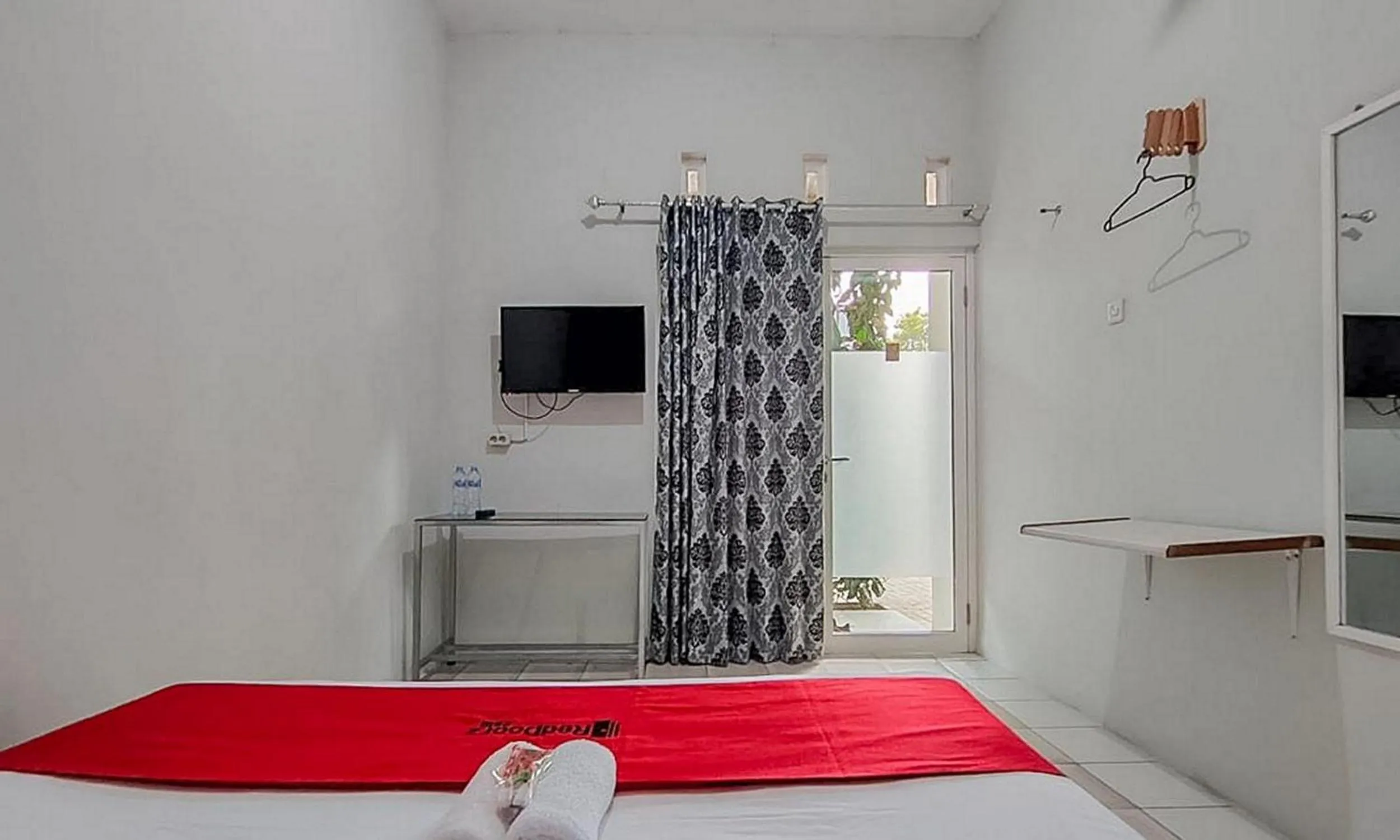 Bedroom, Bed in RedDoorz near Alun Alun Batu 2