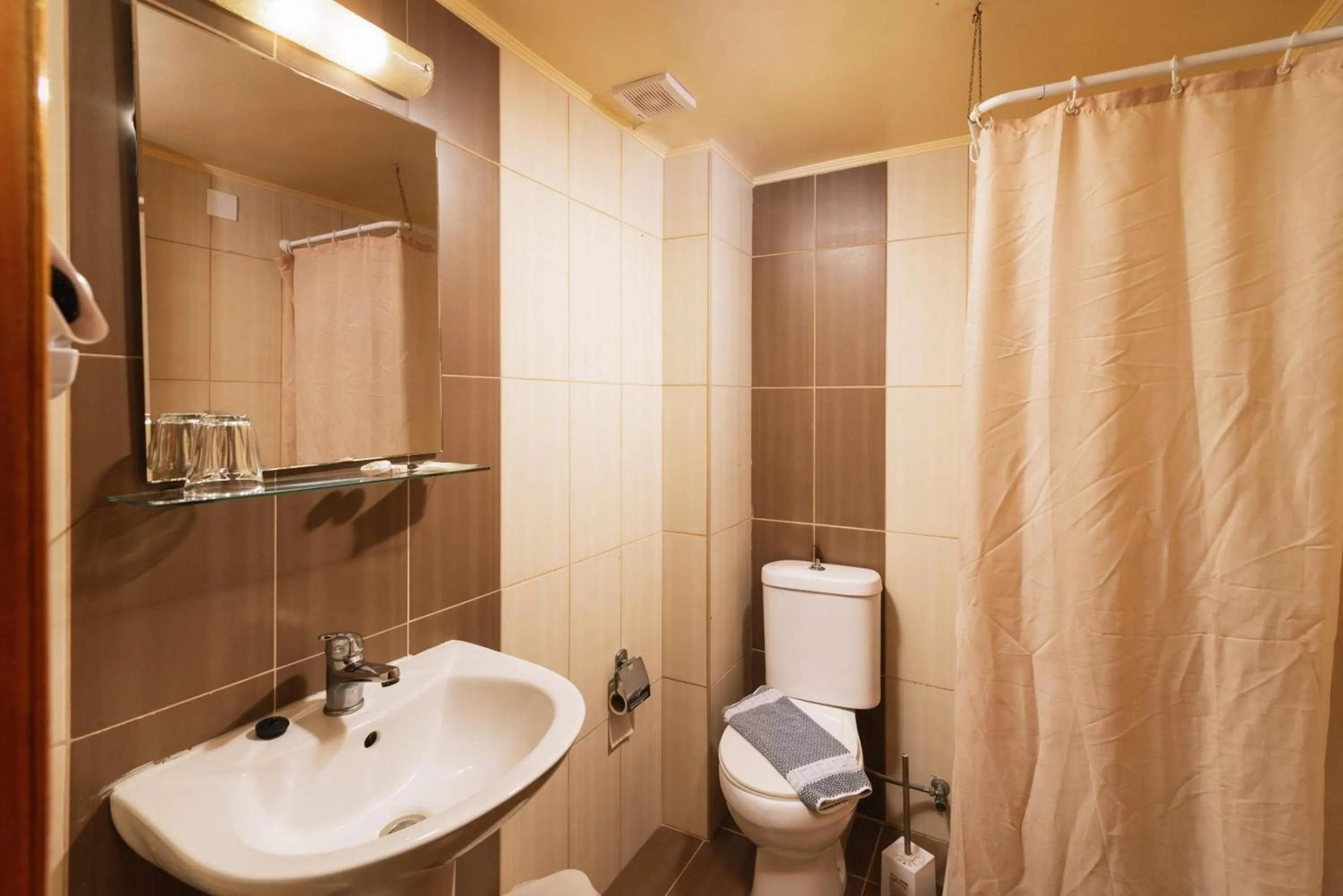 Bathroom in Elea Terra Hotel