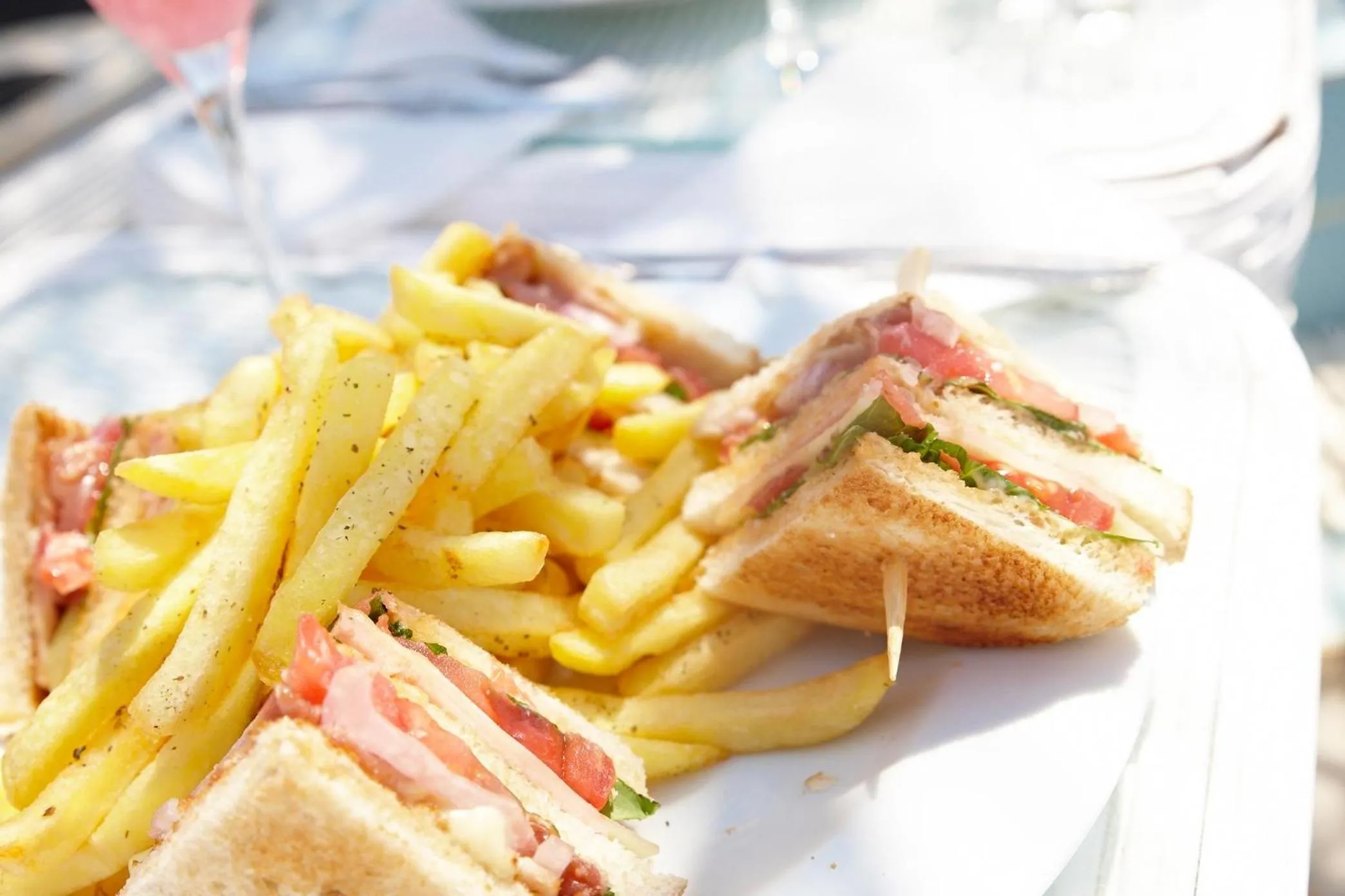 Restaurant/places to eat in Elea Terra Hotel