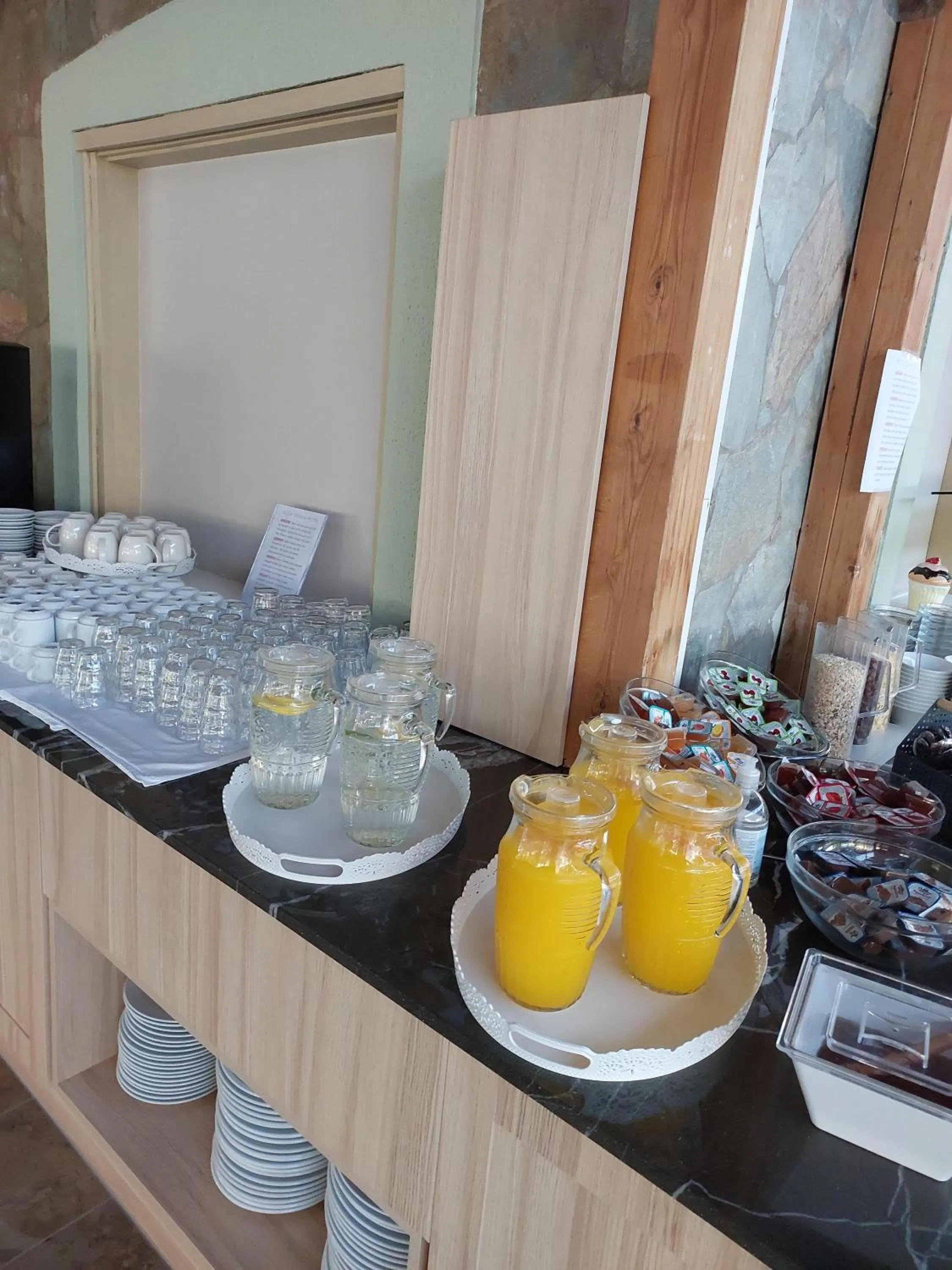 Restaurant/places to eat in Elea Terra Hotel