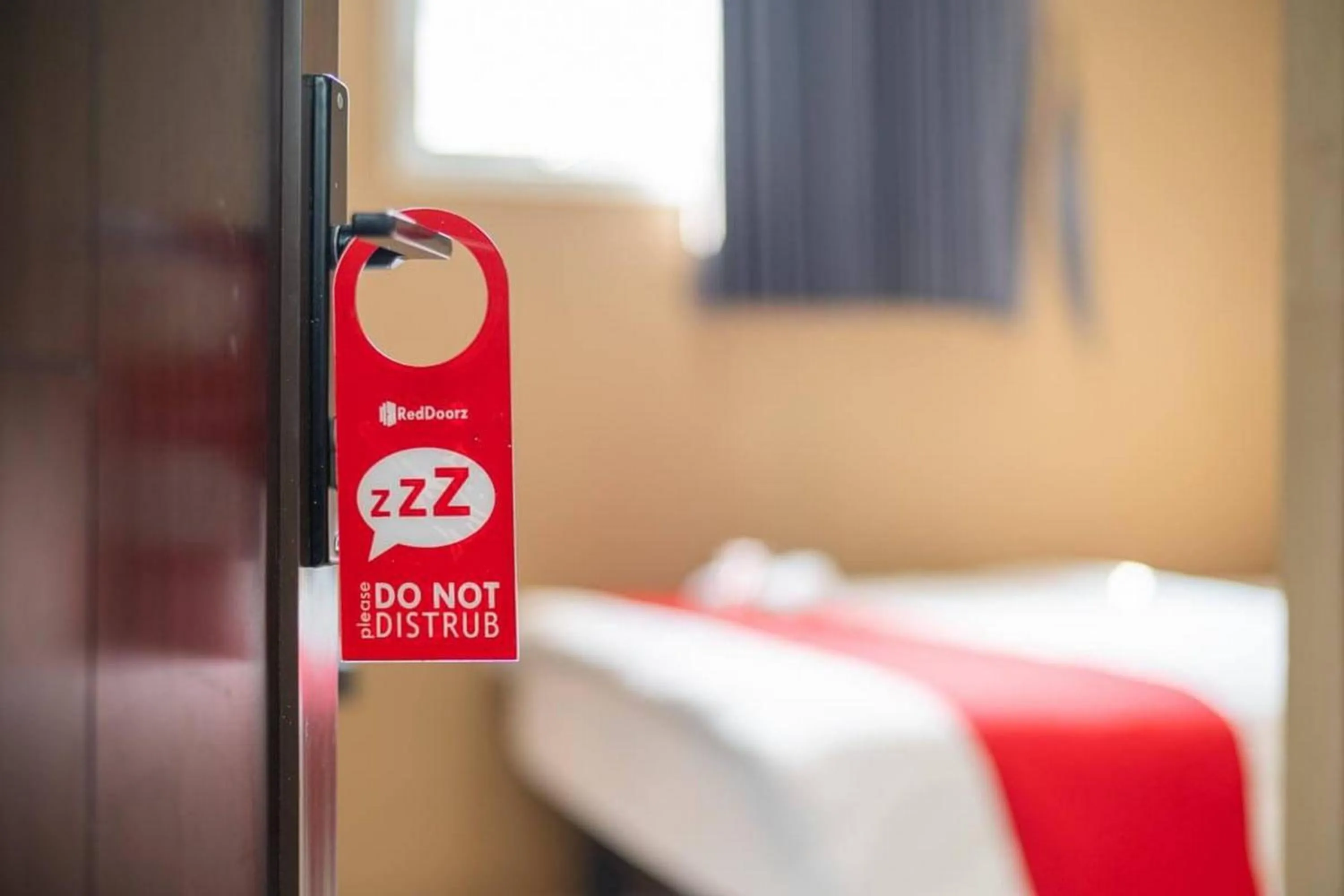 Bedroom, Bed in RedDoorz near Wisata Paribendo Lawang