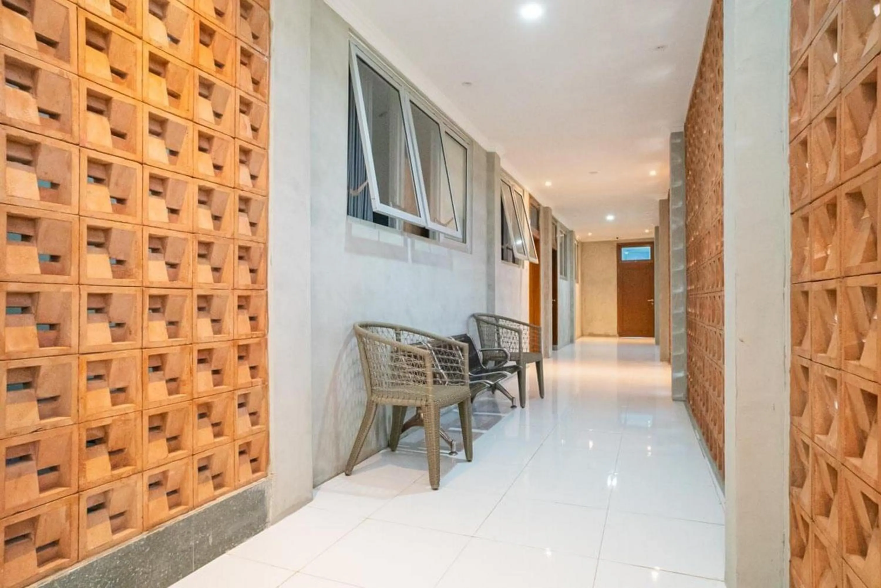 Seating area in RedDoorz near Wisata Paribendo Lawang