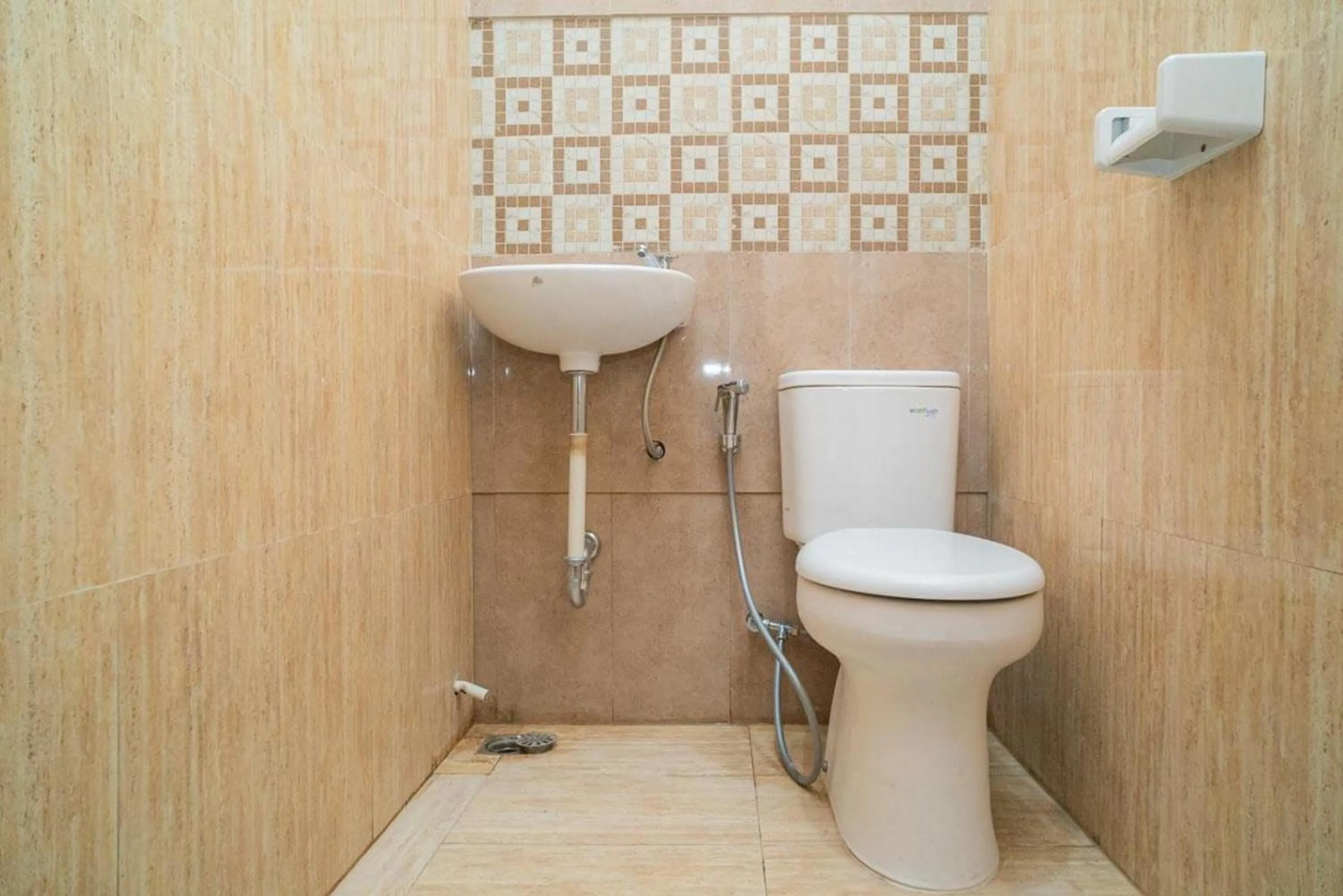 Bathroom in RedDoorz near Wisata Paribendo Lawang