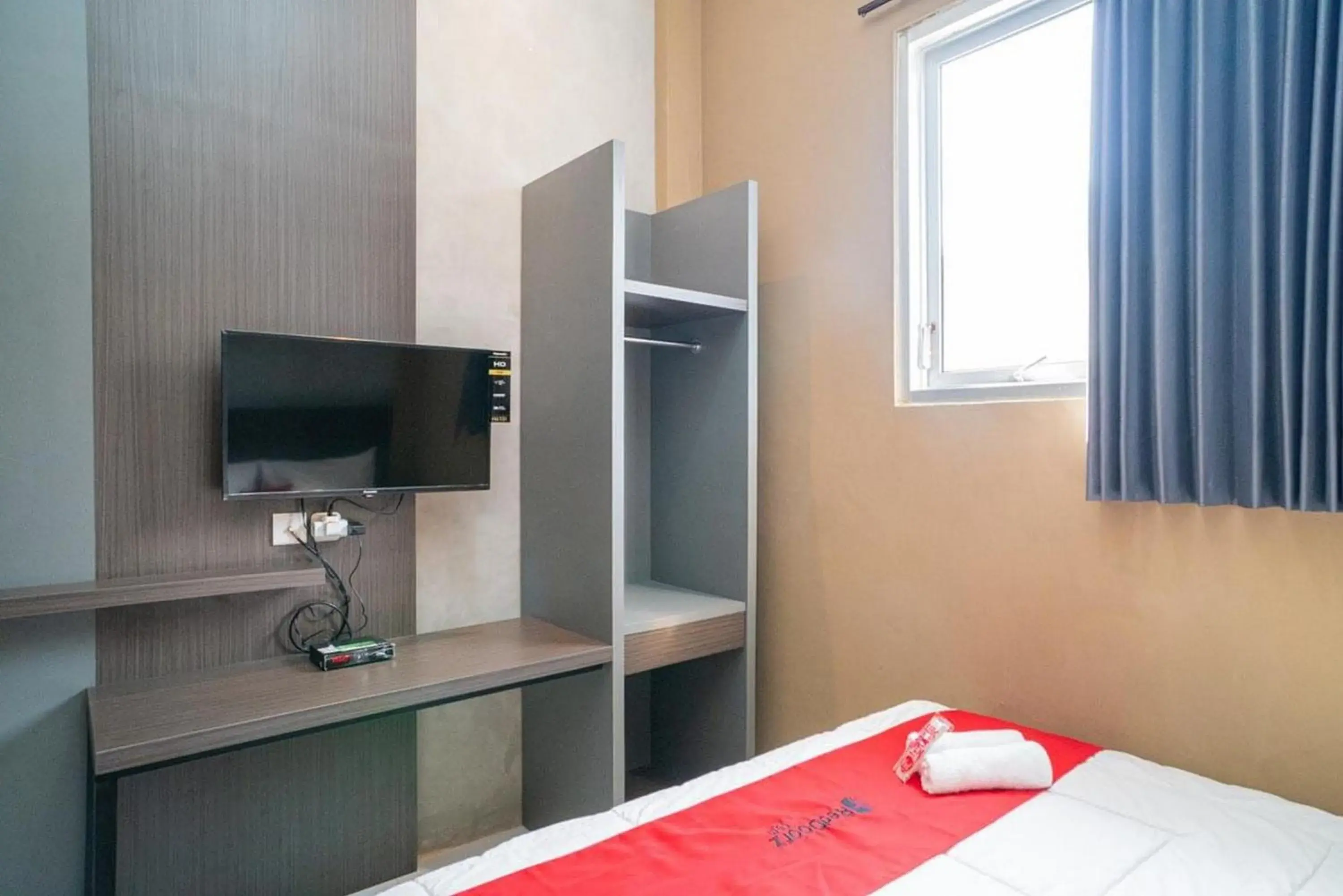 Bedroom, Bed in RedDoorz near Wisata Paribendo Lawang Bedroom, Bed in RedDoorz near Wisata Paribendo Lawang