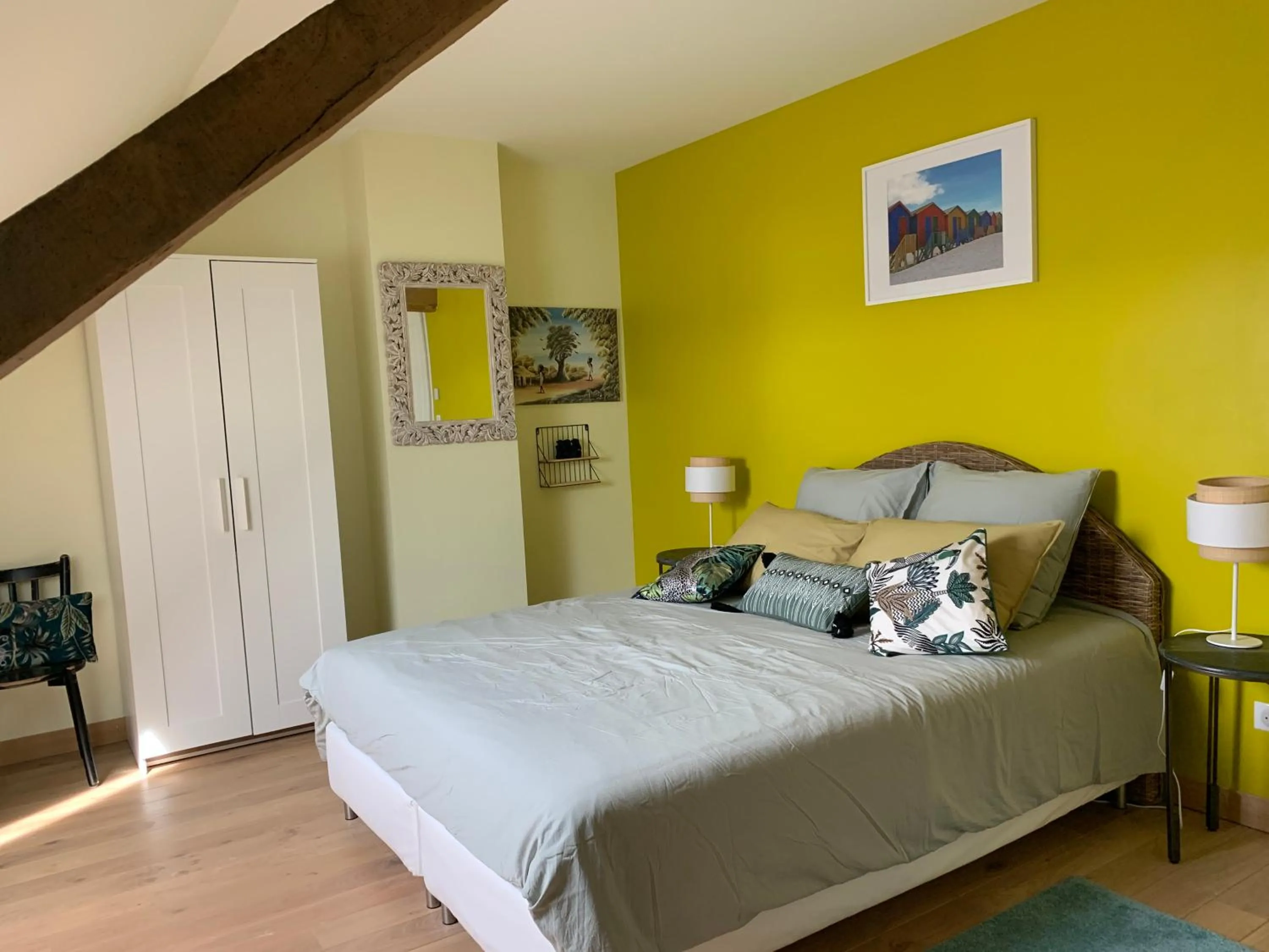 Photo of the whole room, Bed in L’En Vert du Monde