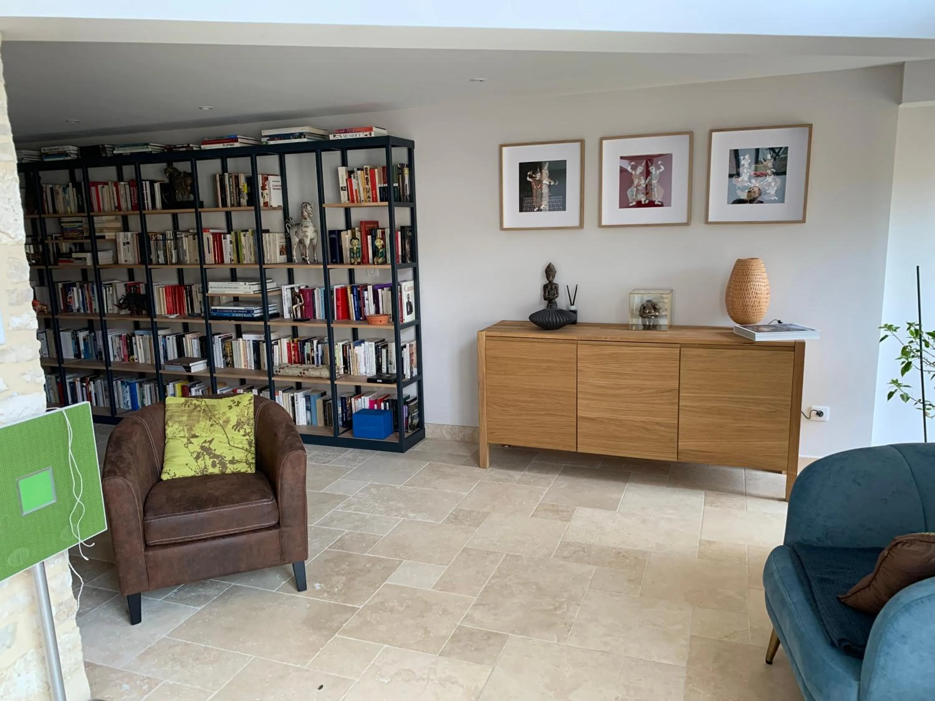 Library in L’En Vert du Monde