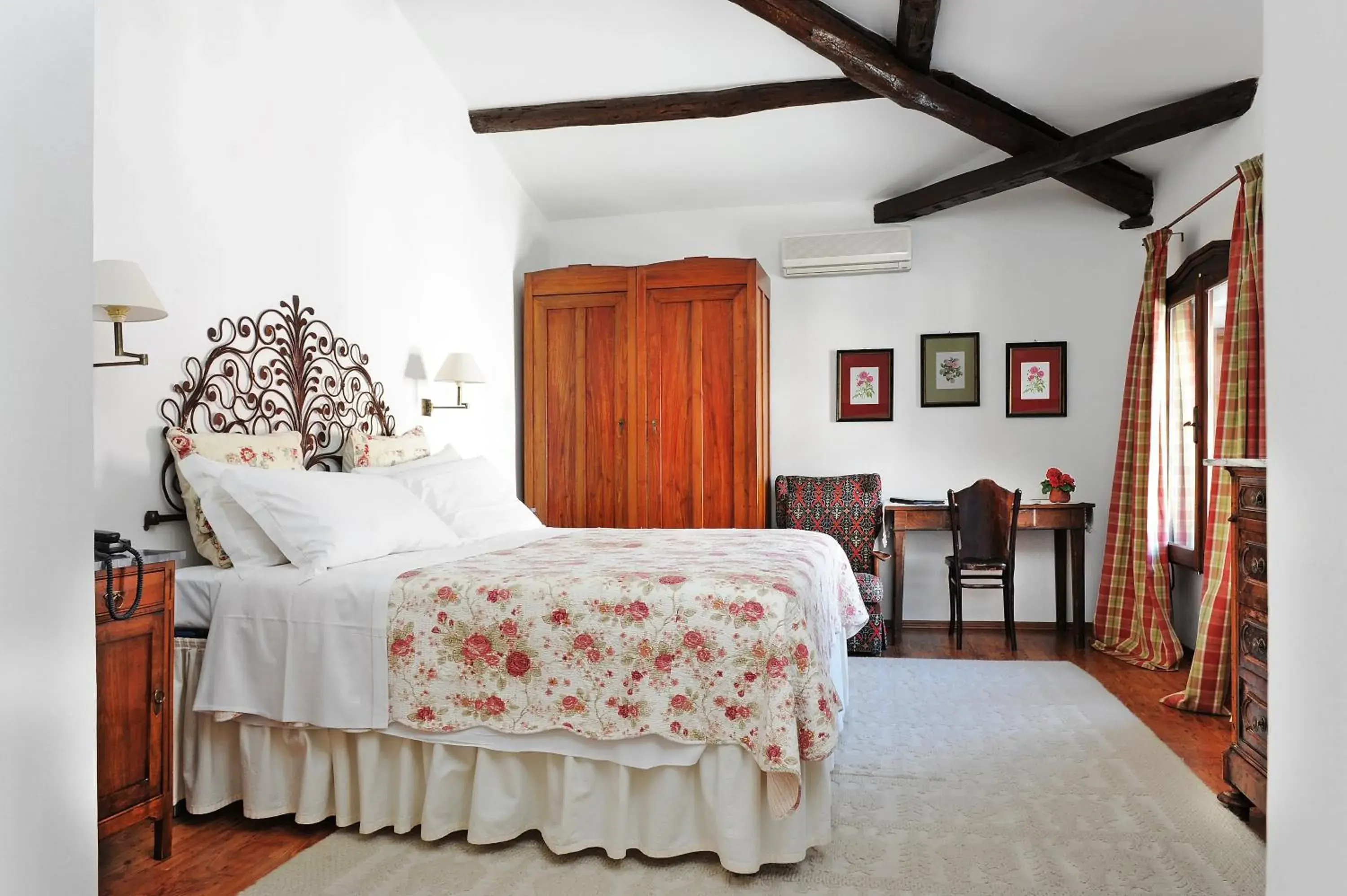 Bed in Hotel Lucrezia Bed in Hotel Lucrezia