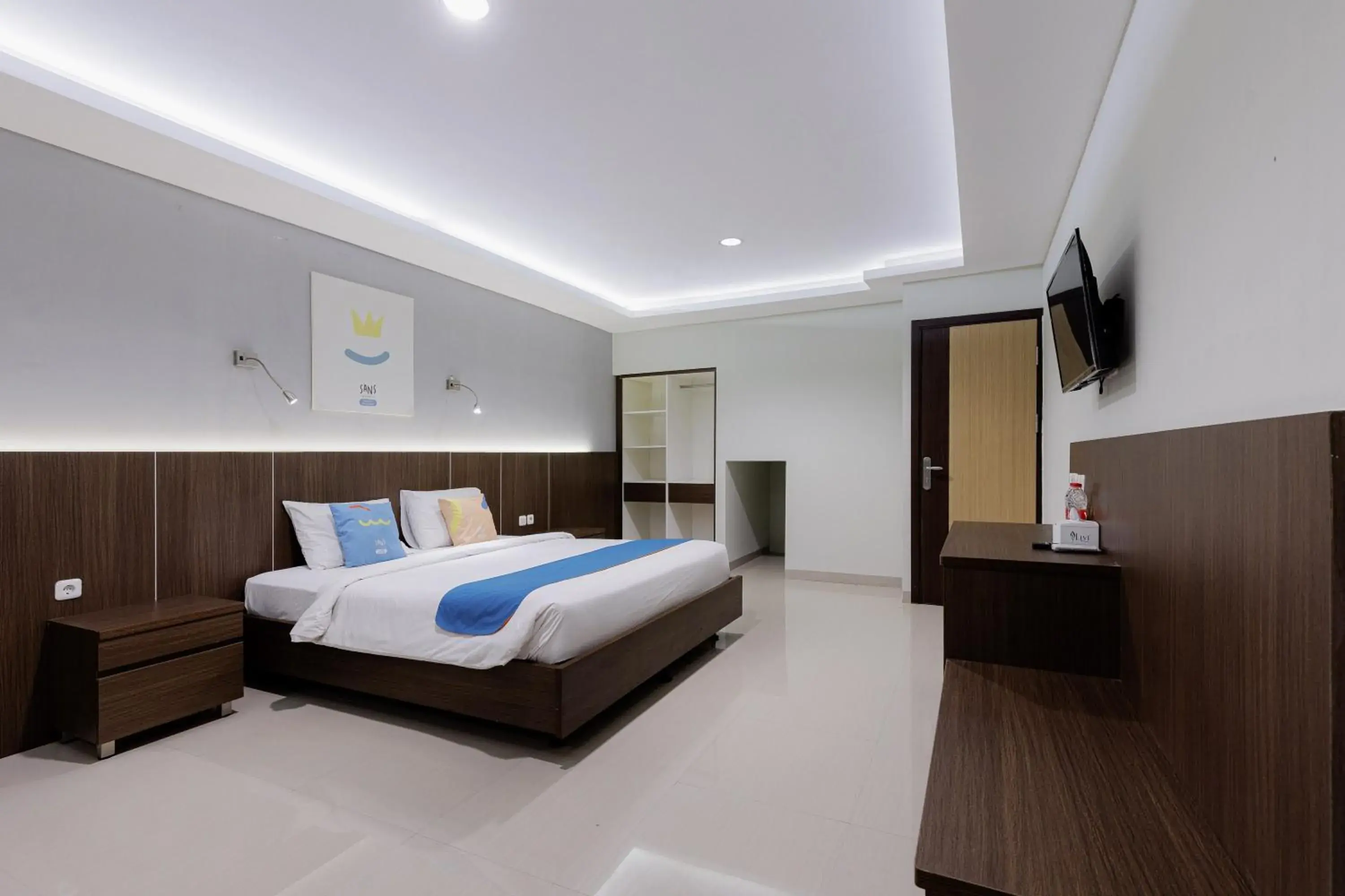 Suite in Sans Hotel Rumah Kita Daan Mogot by RedDoorz Suite in Sans Hotel Rumah Kita Daan Mogot by RedDoorz