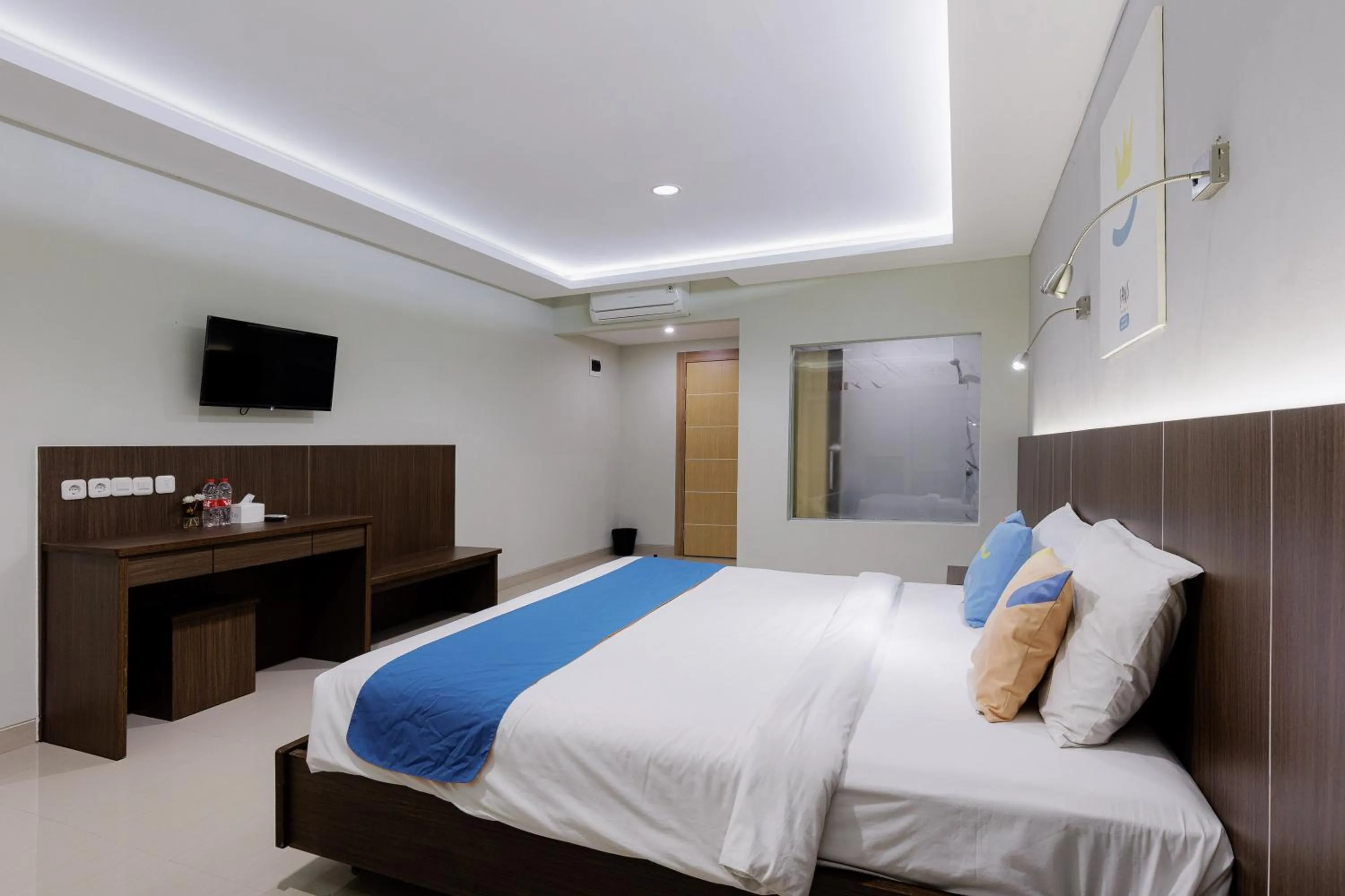 Bedroom, Bed in Sans Hotel Rumah Kita Daan Mogot by RedDoorz