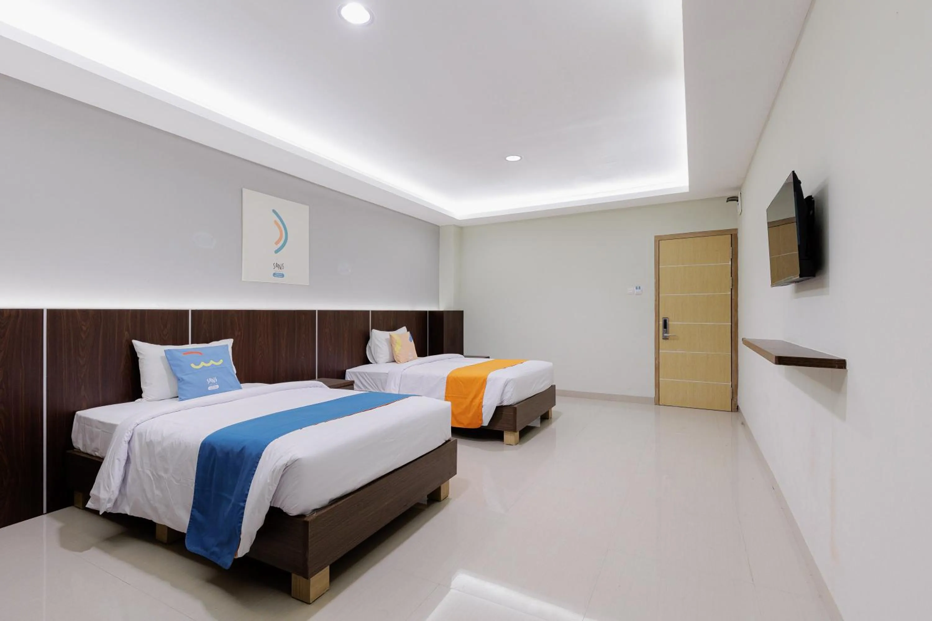 Bedroom, Bed in Sans Hotel Rumah Kita Daan Mogot by RedDoorz