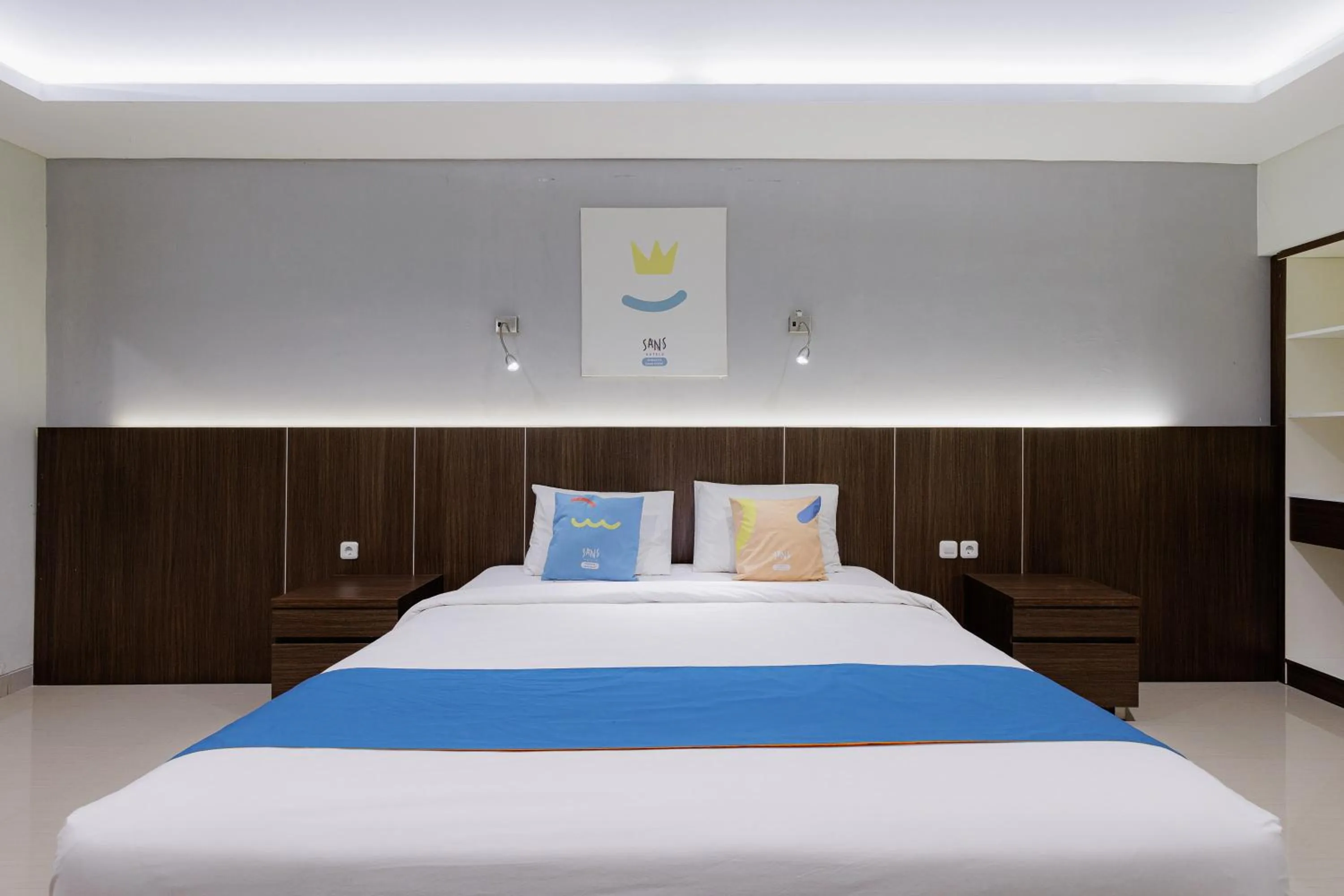 Bedroom, Bed in Sans Hotel Rumah Kita Daan Mogot by RedDoorz