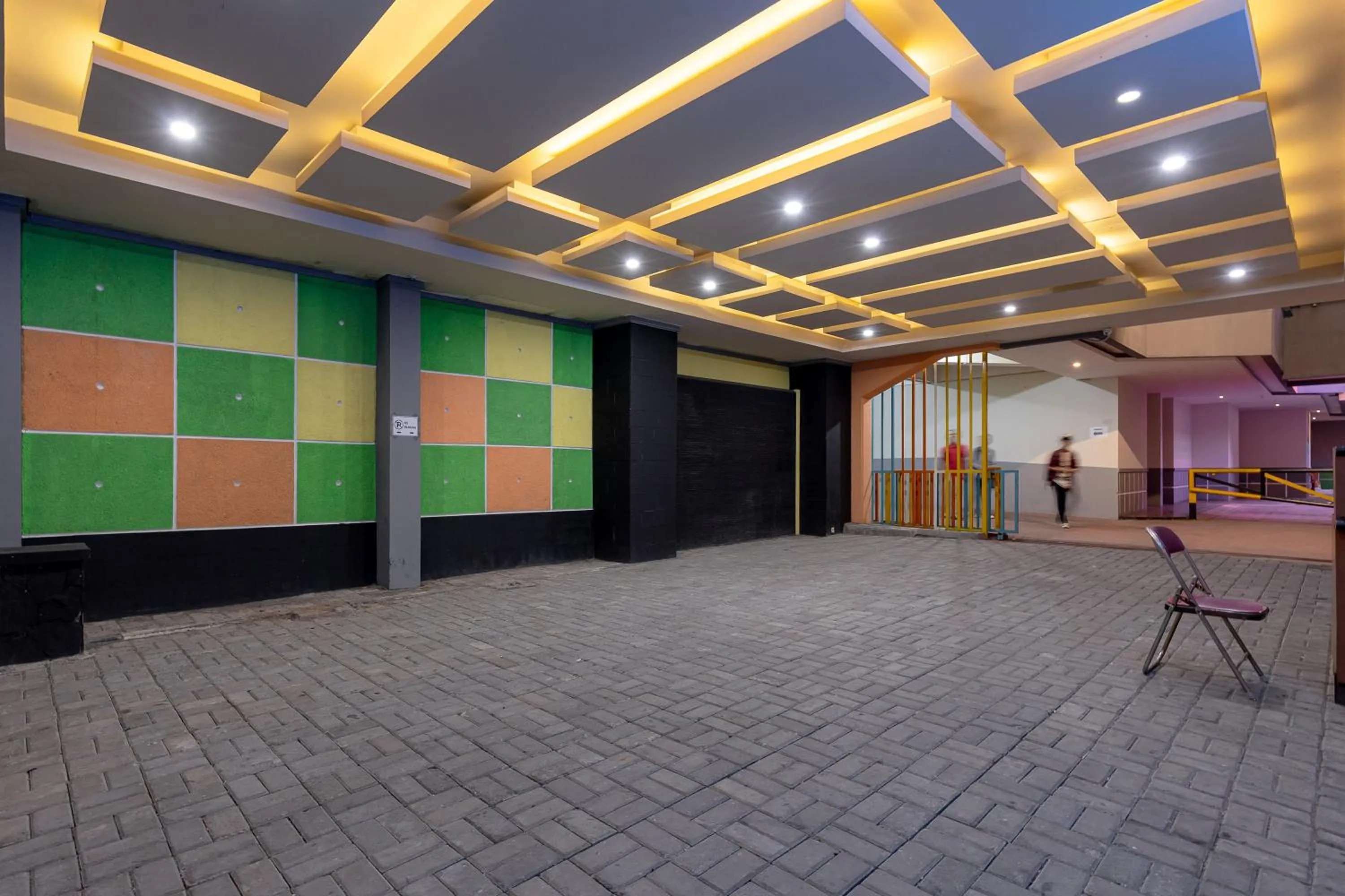 Facade/entrance in Sans Hotel Rumah Kita Daan Mogot by RedDoorz