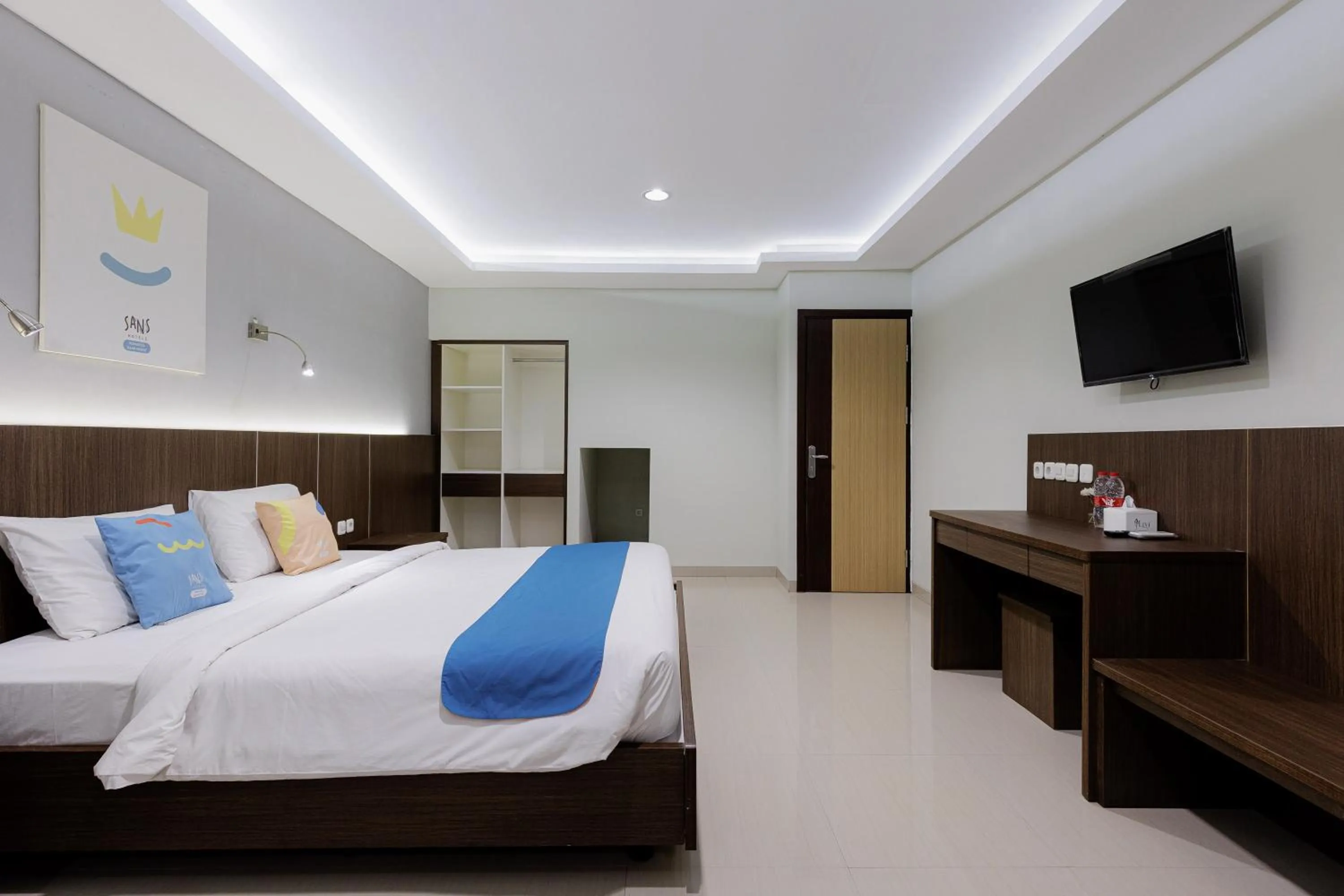 Bedroom, Bed in Sans Hotel Rumah Kita Daan Mogot by RedDoorz