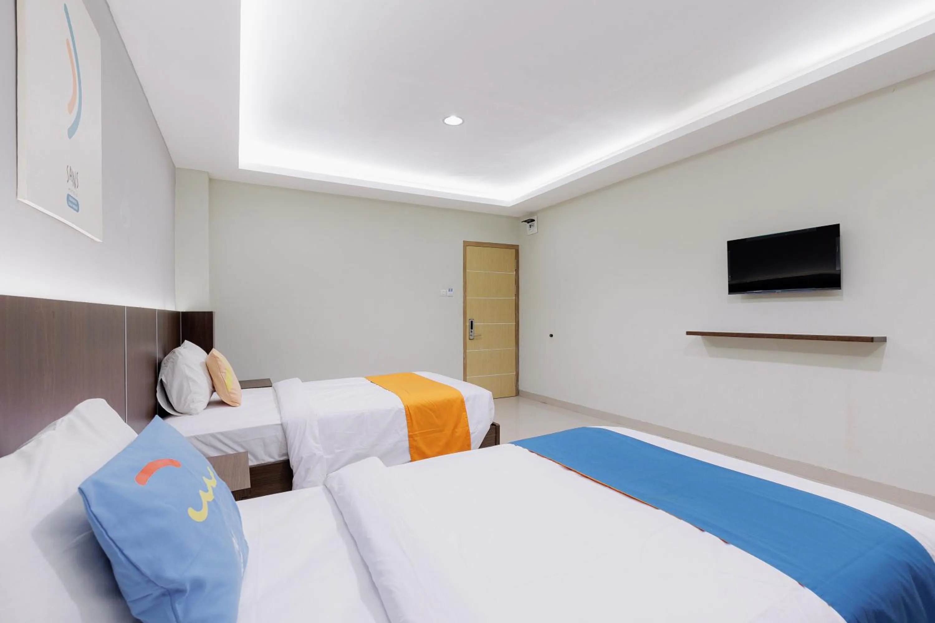 Bedroom, Bed in Sans Hotel Rumah Kita Daan Mogot by RedDoorz