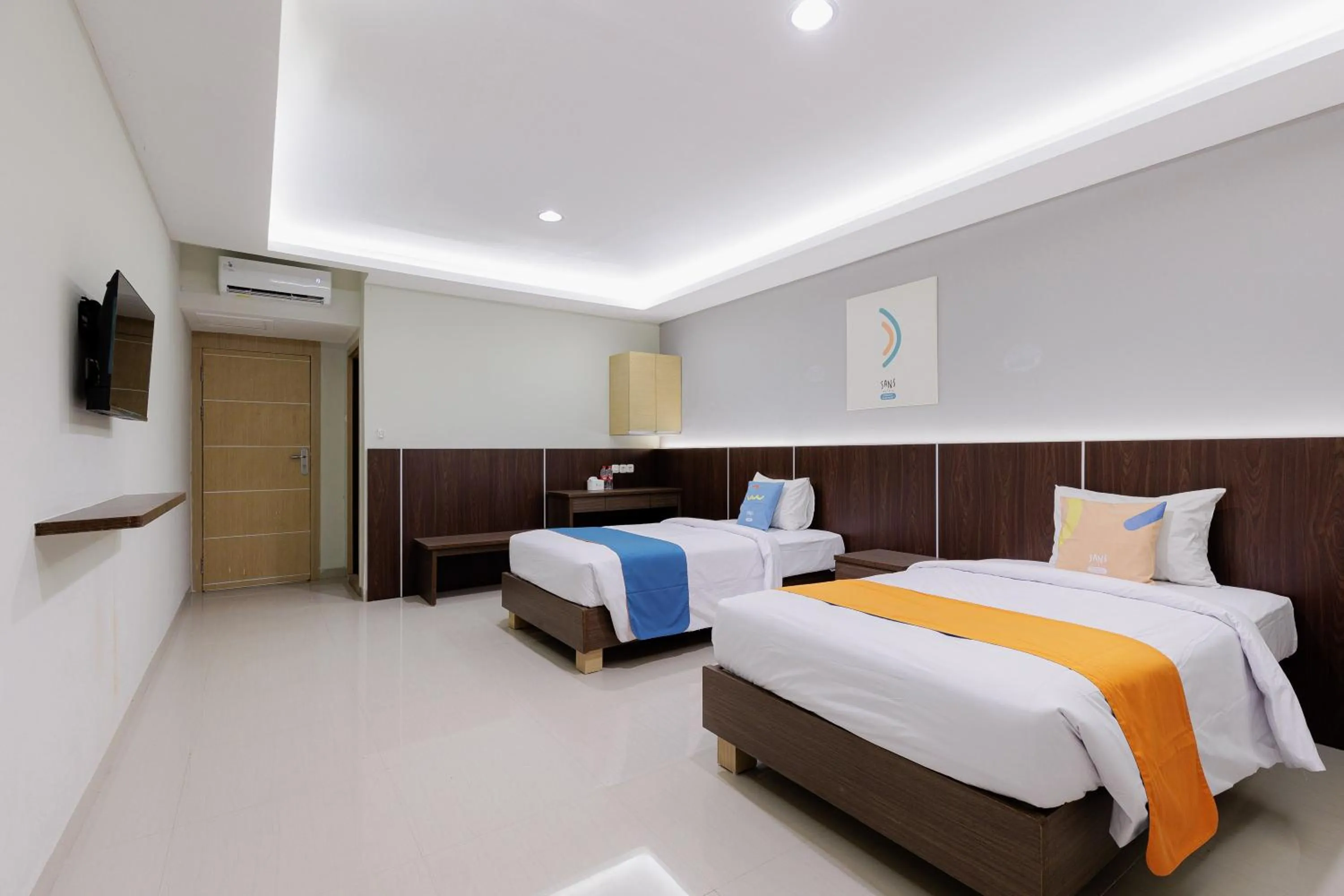 Bedroom, Bed in Sans Hotel Rumah Kita Daan Mogot by RedDoorz