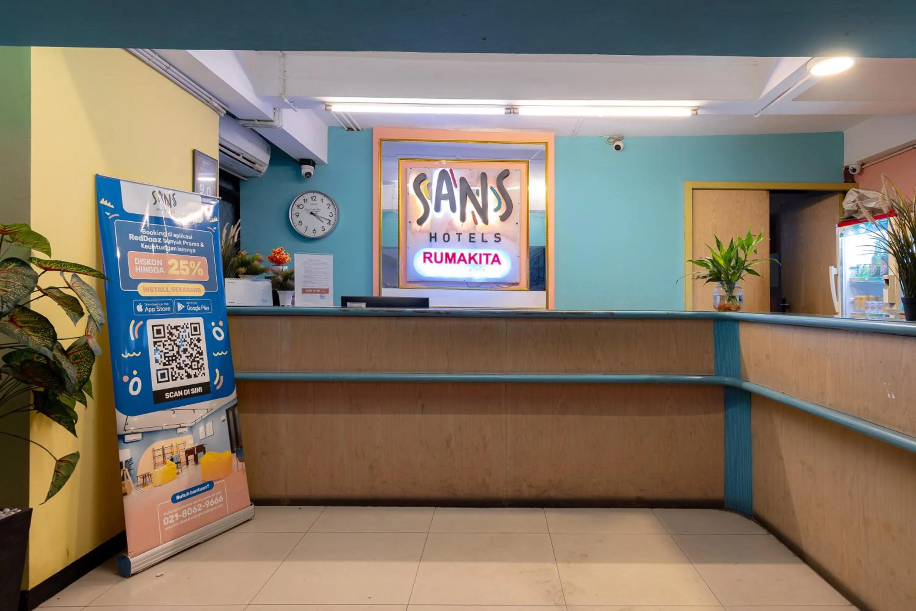 Lobby or reception in Sans Hotel Rumah Kita Daan Mogot by RedDoorz