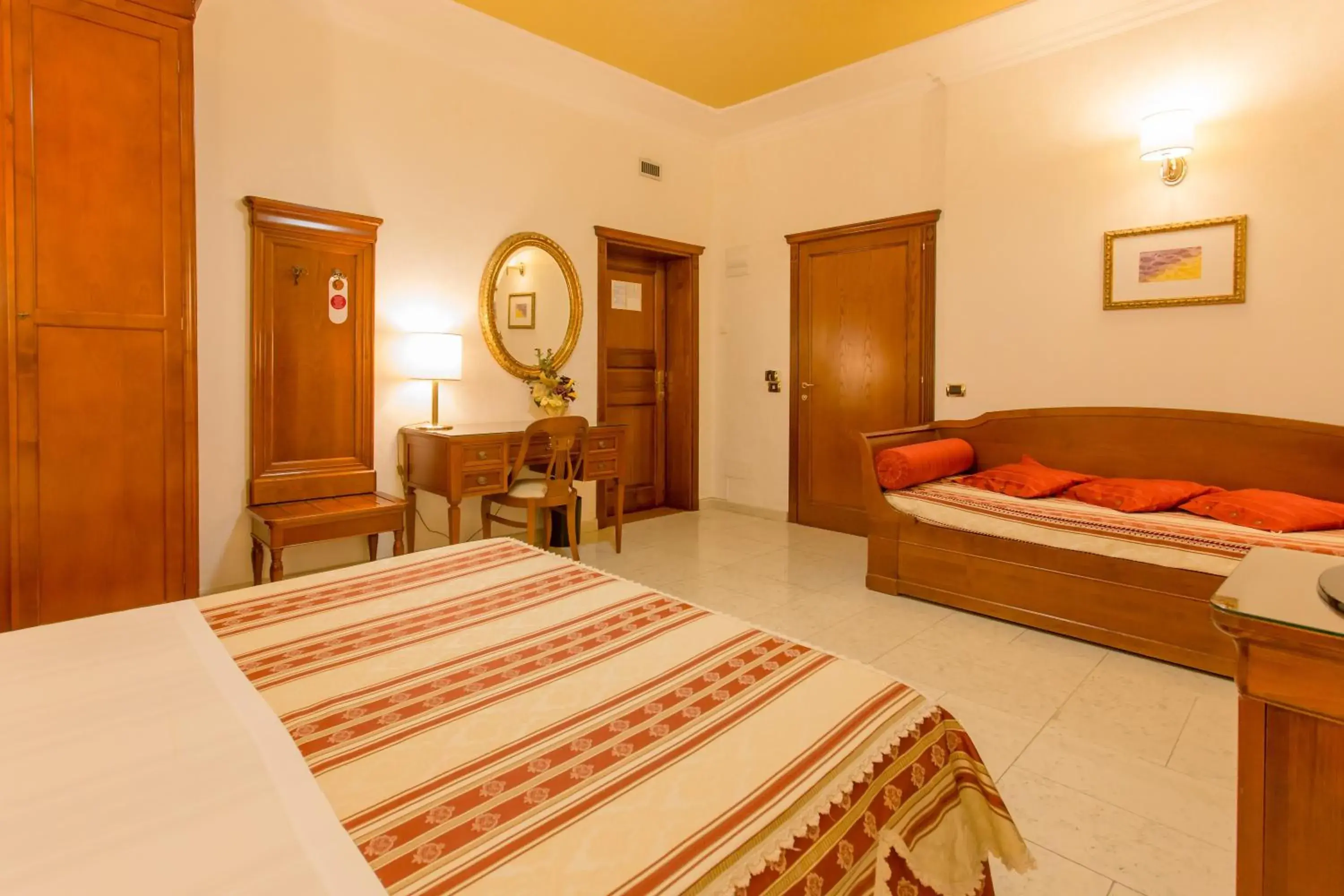 Quadruple Room in Mariano IV Palace Hotel Quadruple Room in Mariano IV Palace Hotel