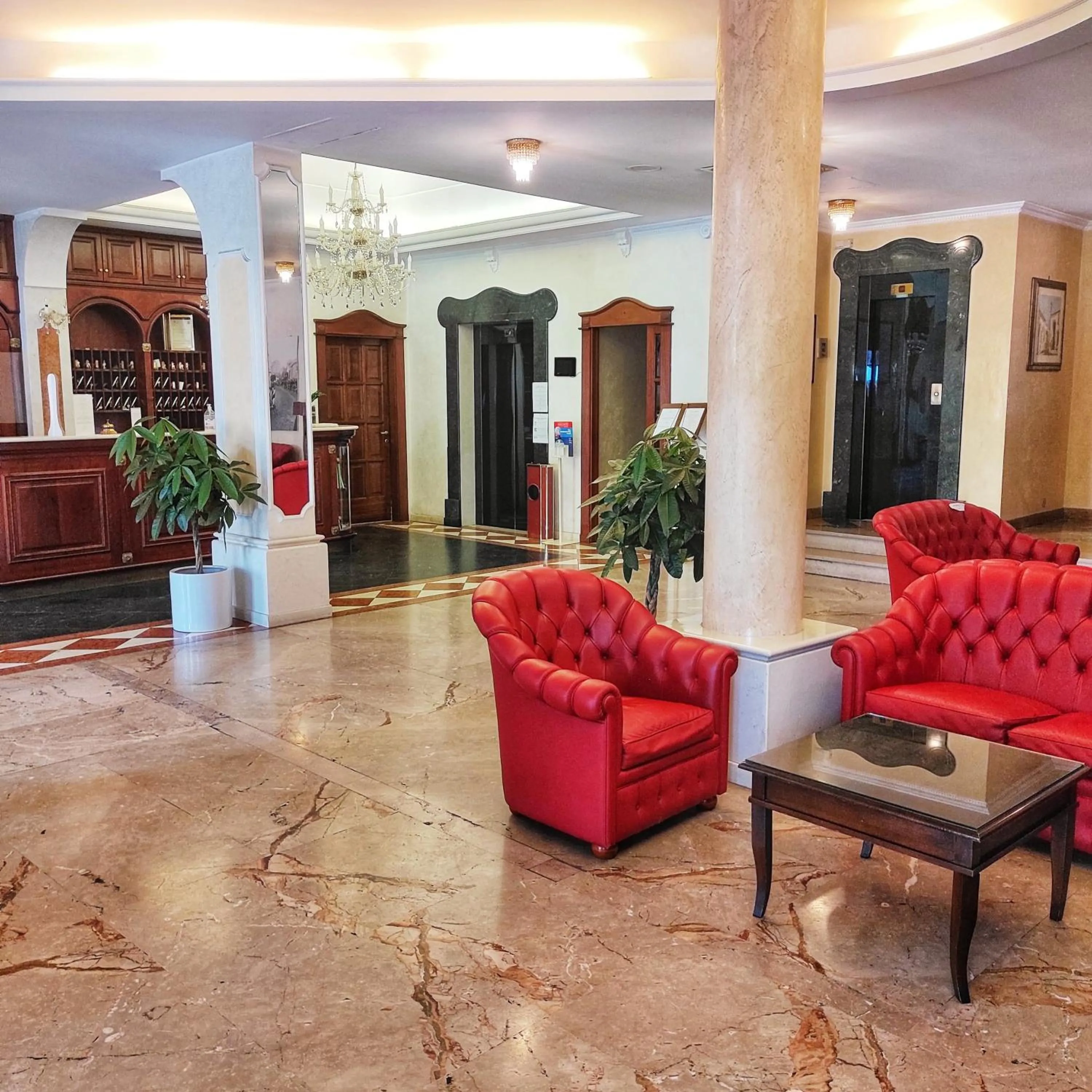 Lobby or reception in Mariano IV Palace Hotel
