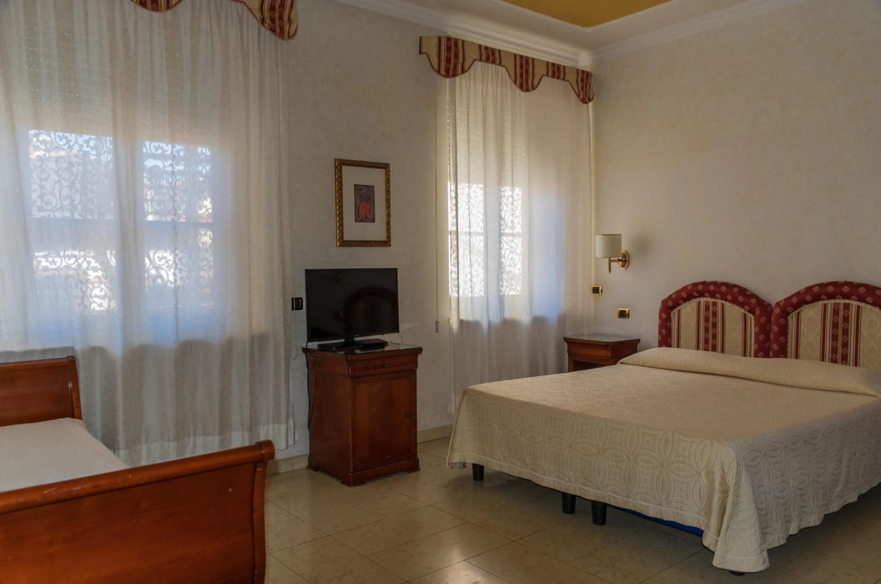 Bedroom, Bed in Mariano IV Palace Hotel