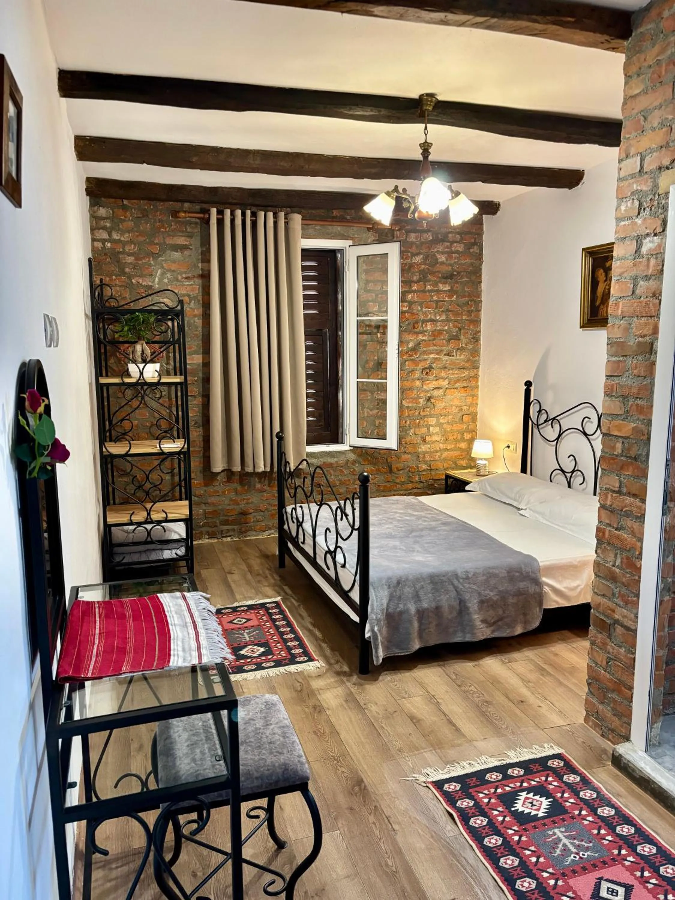 Deluxe Double Room with Shower in InTown Guesthouse Shkoder