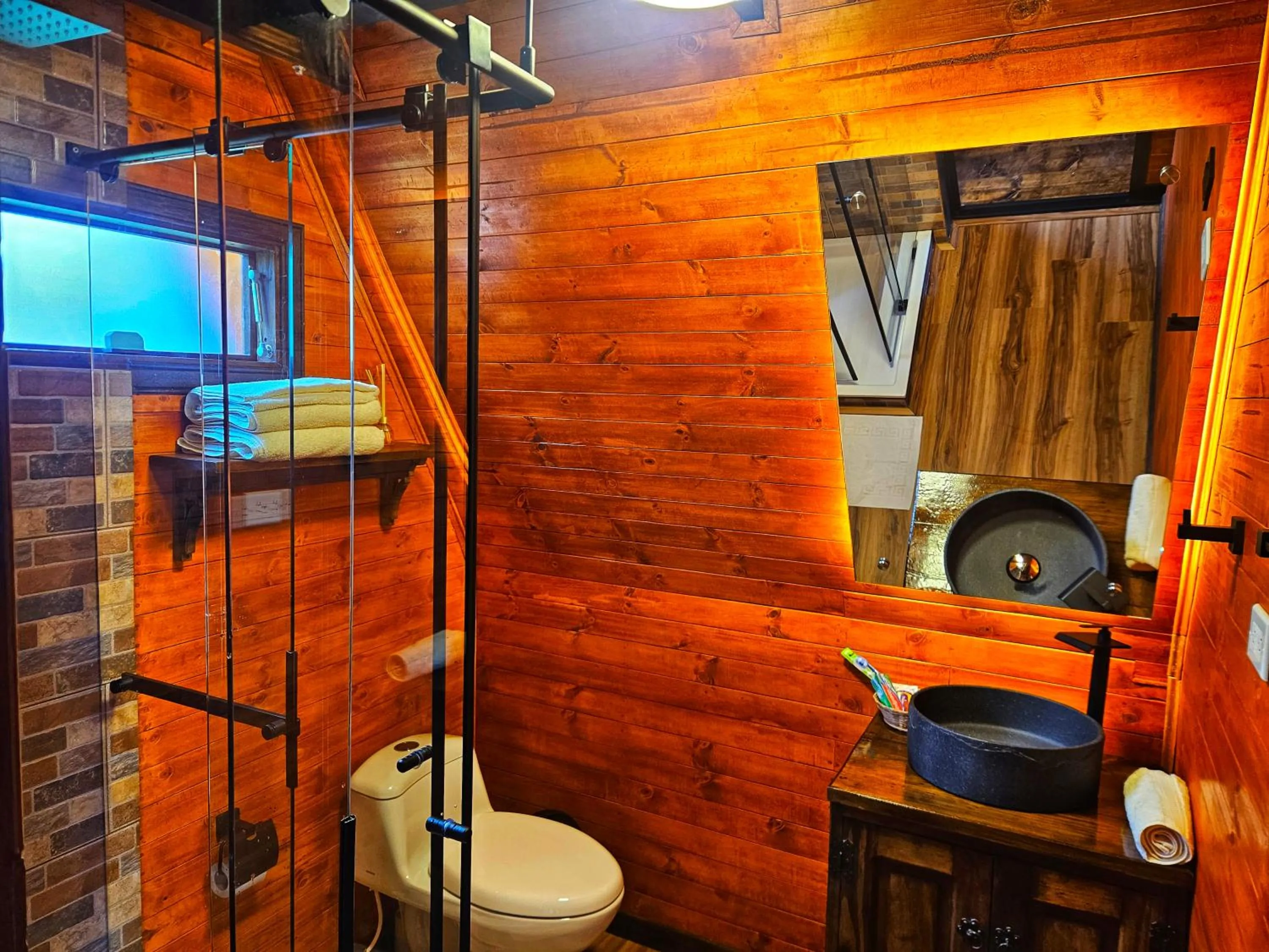 Toilet in Glamping Hakuna Matata