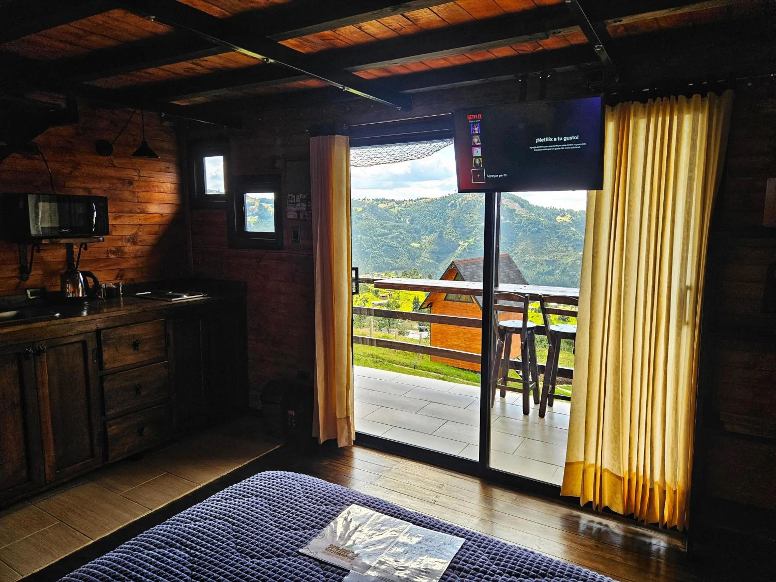 TV and multimedia in Glamping Hakuna Matata