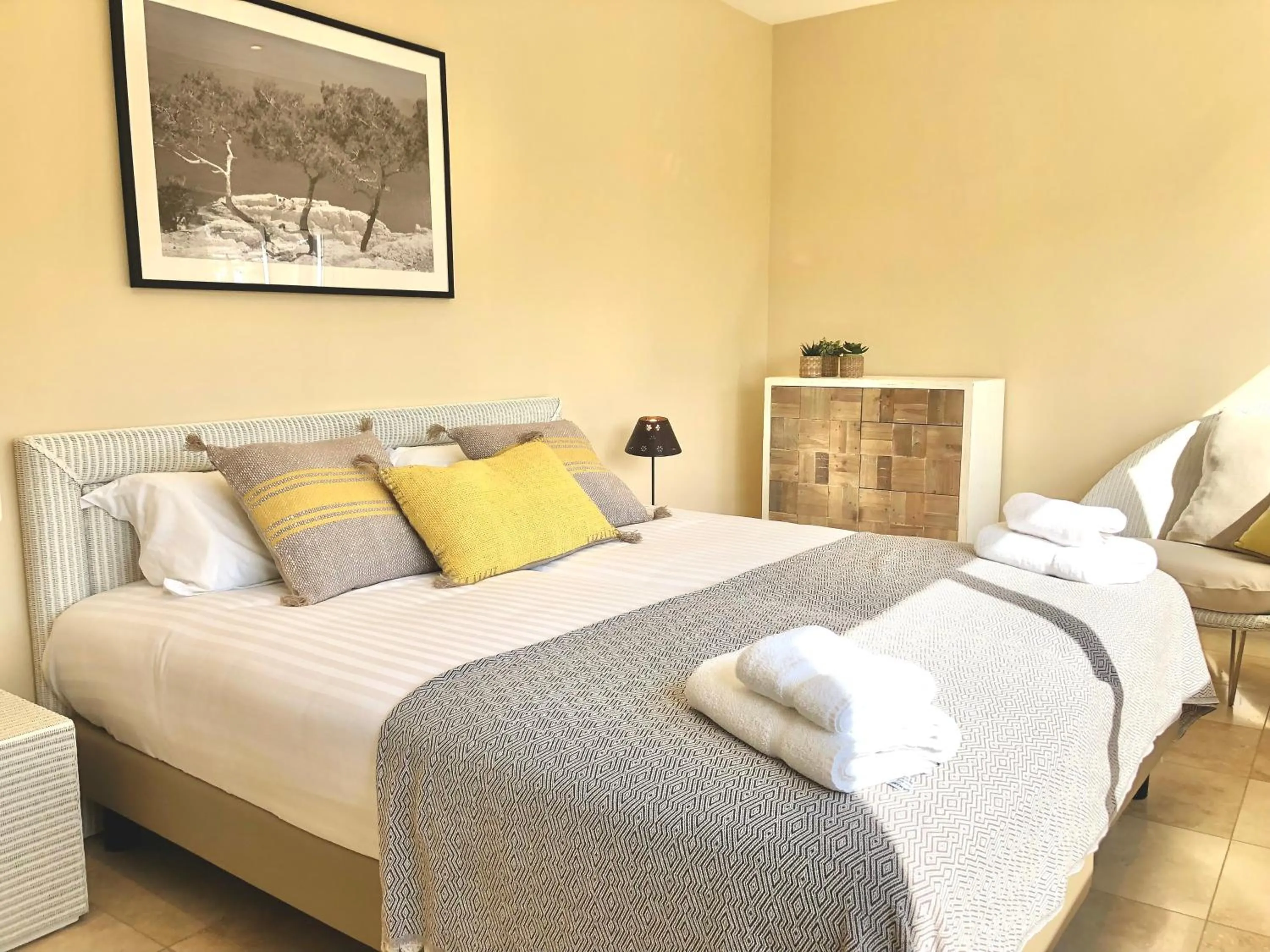 Bedroom, Bed in Villa Montfleuri, vieille ville à pieds, vue mer, piscine, 8 pers