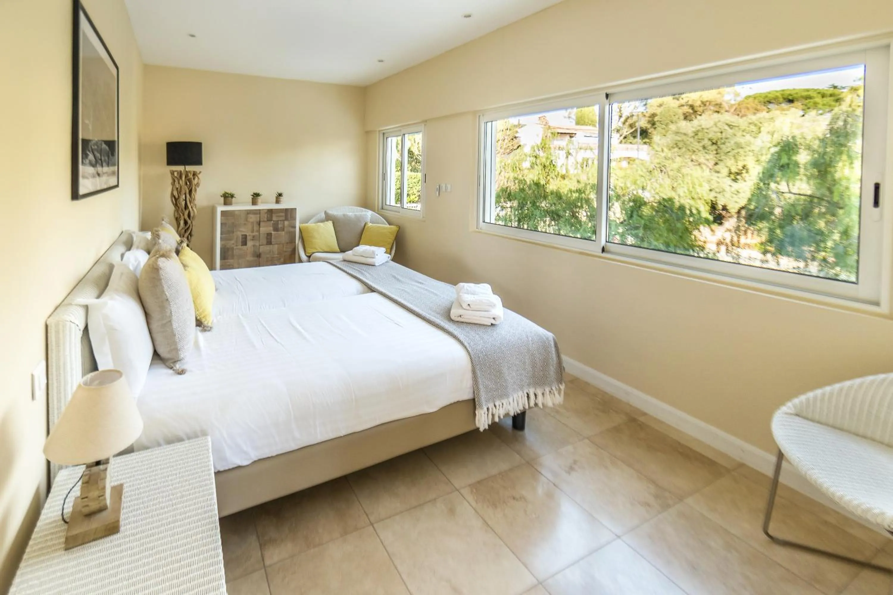 Bedroom, Bed in Villa Montfleuri, vieille ville à pieds, vue mer, piscine, 8 pers