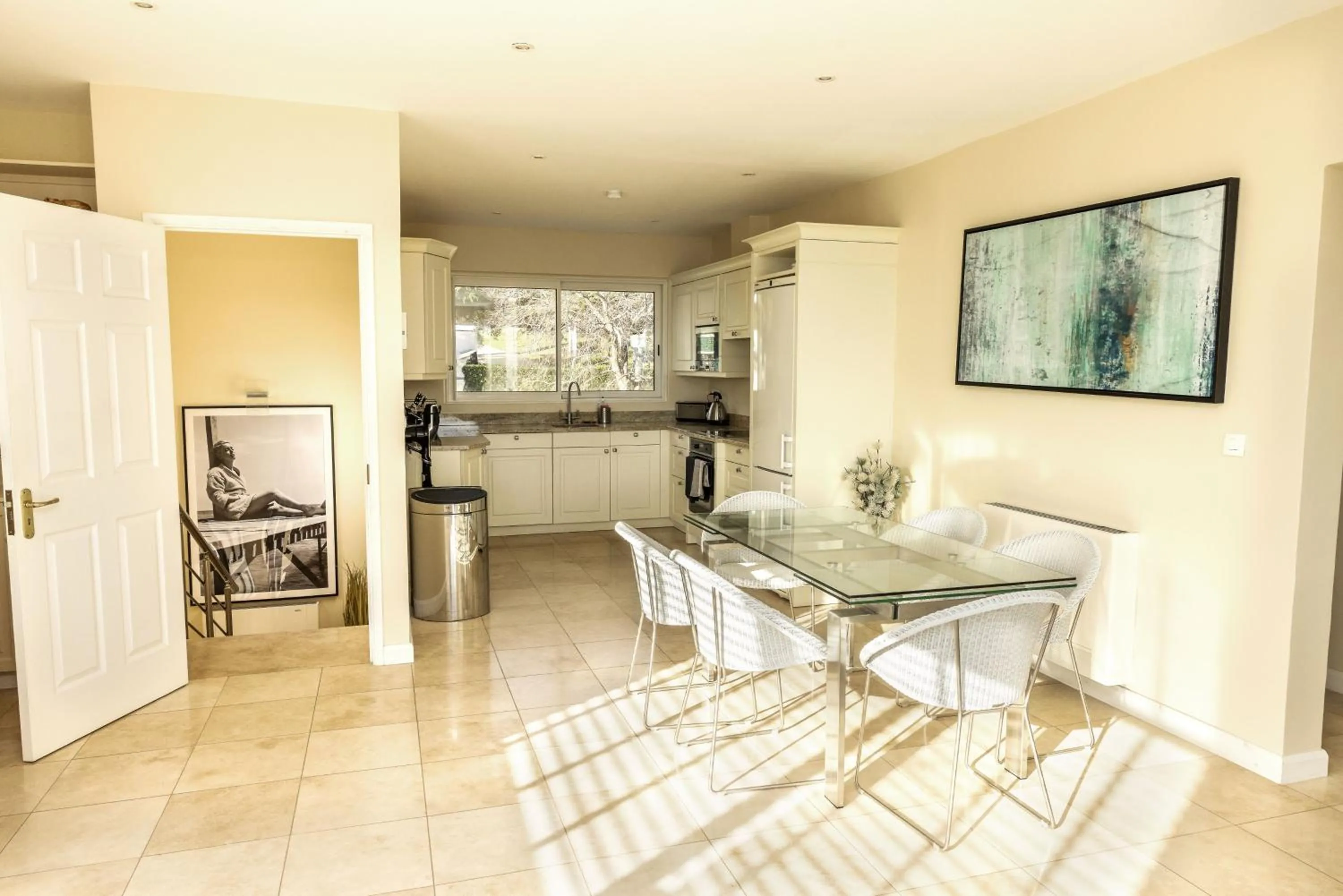 Dining area in Villa Montfleuri, vieille ville à pieds, vue mer, piscine, 8 pers