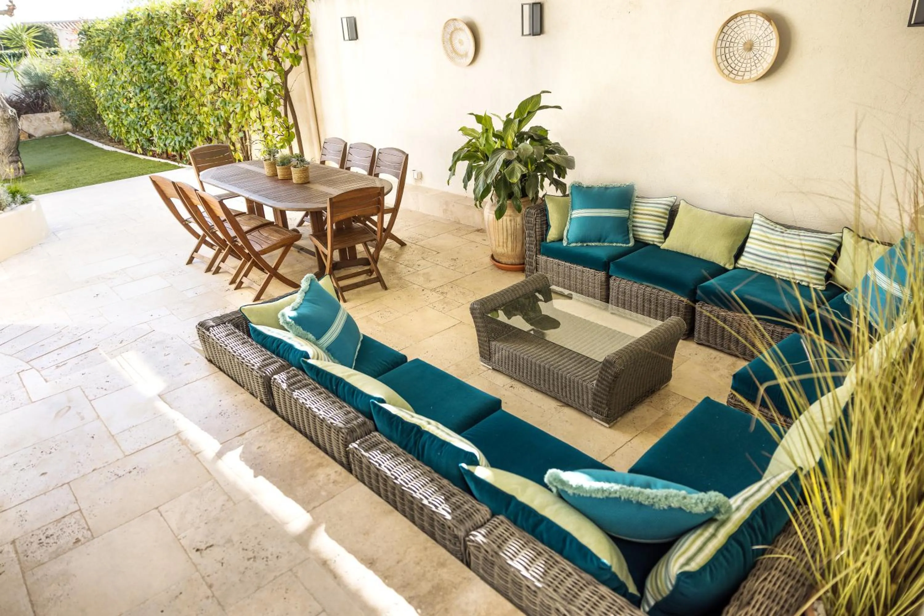 Patio in Villa Montfleuri, vieille ville à pieds, vue mer, piscine, 8 pers