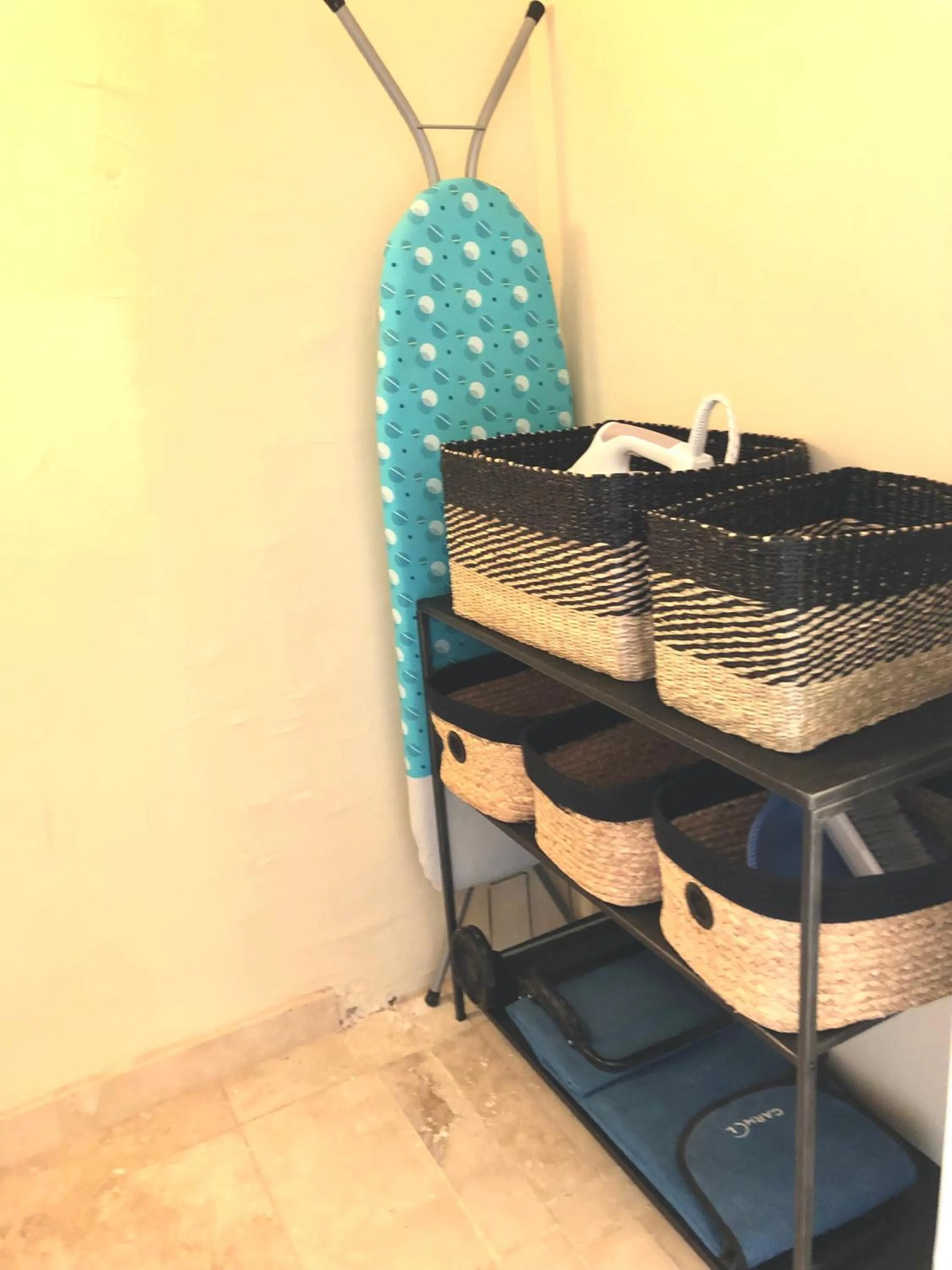 washing machine in Villa Montfleuri, vieille ville à pieds, vue mer, piscine, 8 pers