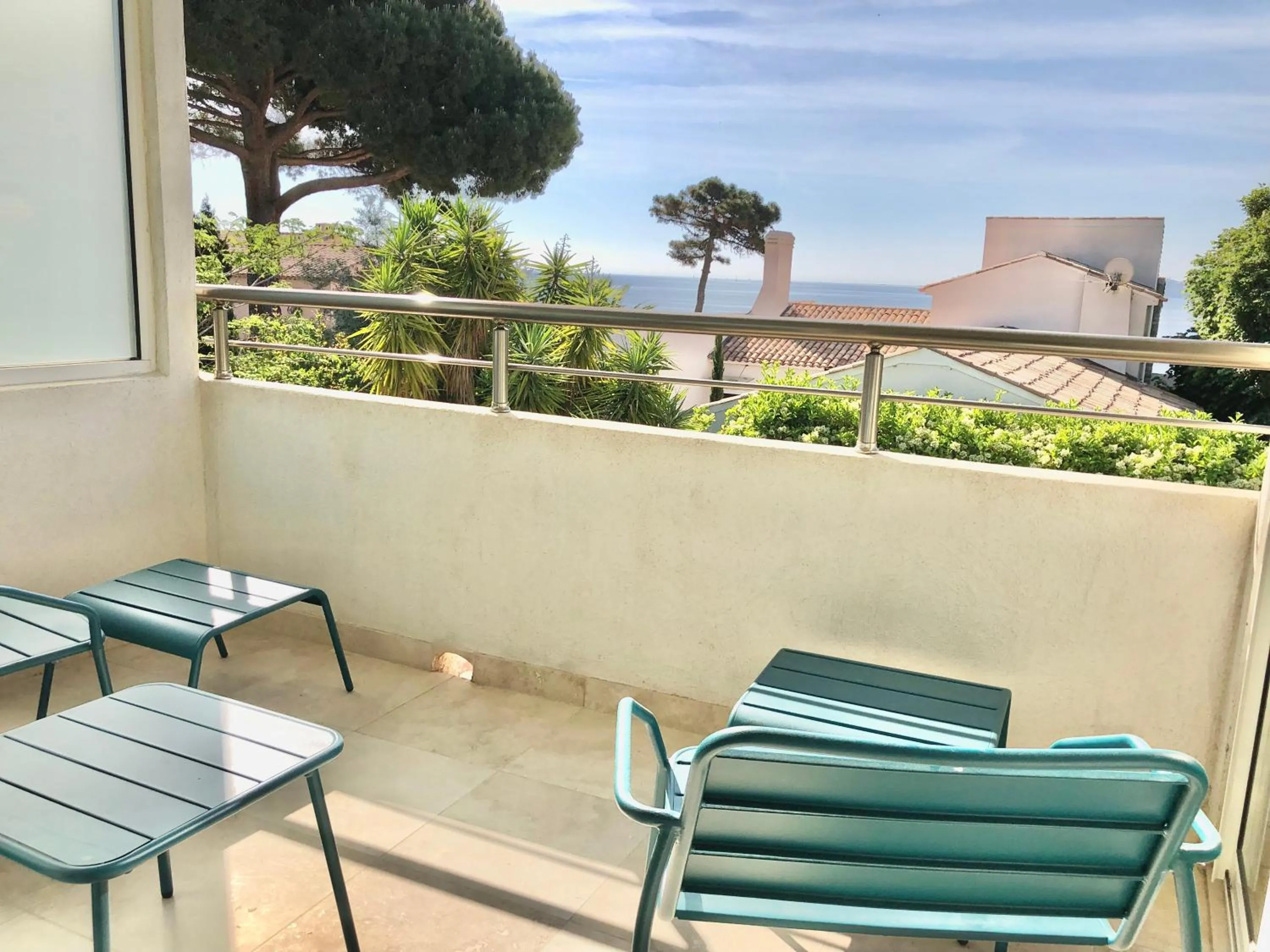 Patio in Villa Montfleuri, vieille ville à pieds, vue mer, piscine, 8 pers